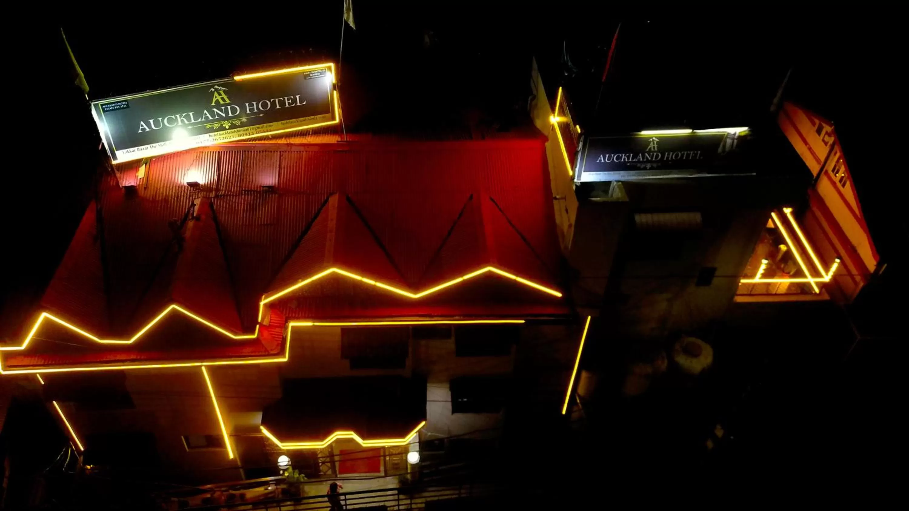 Property building in Auckland Hotel and Restaurant Near Mall Road