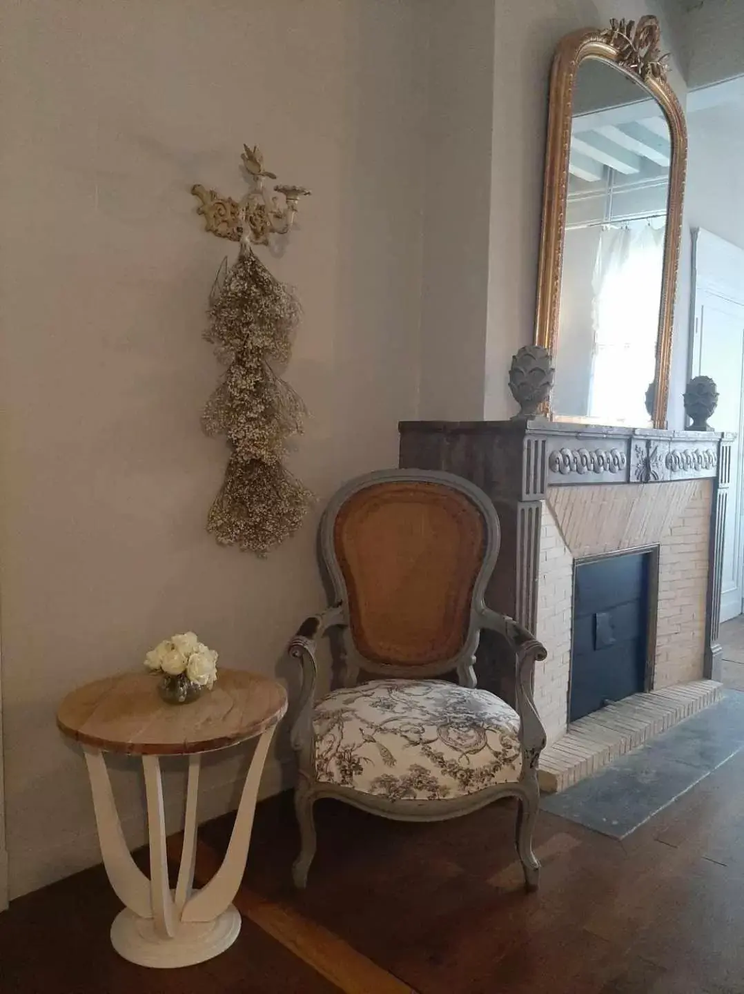 Bedroom, Seating Area in chambre d'hôtes Madame