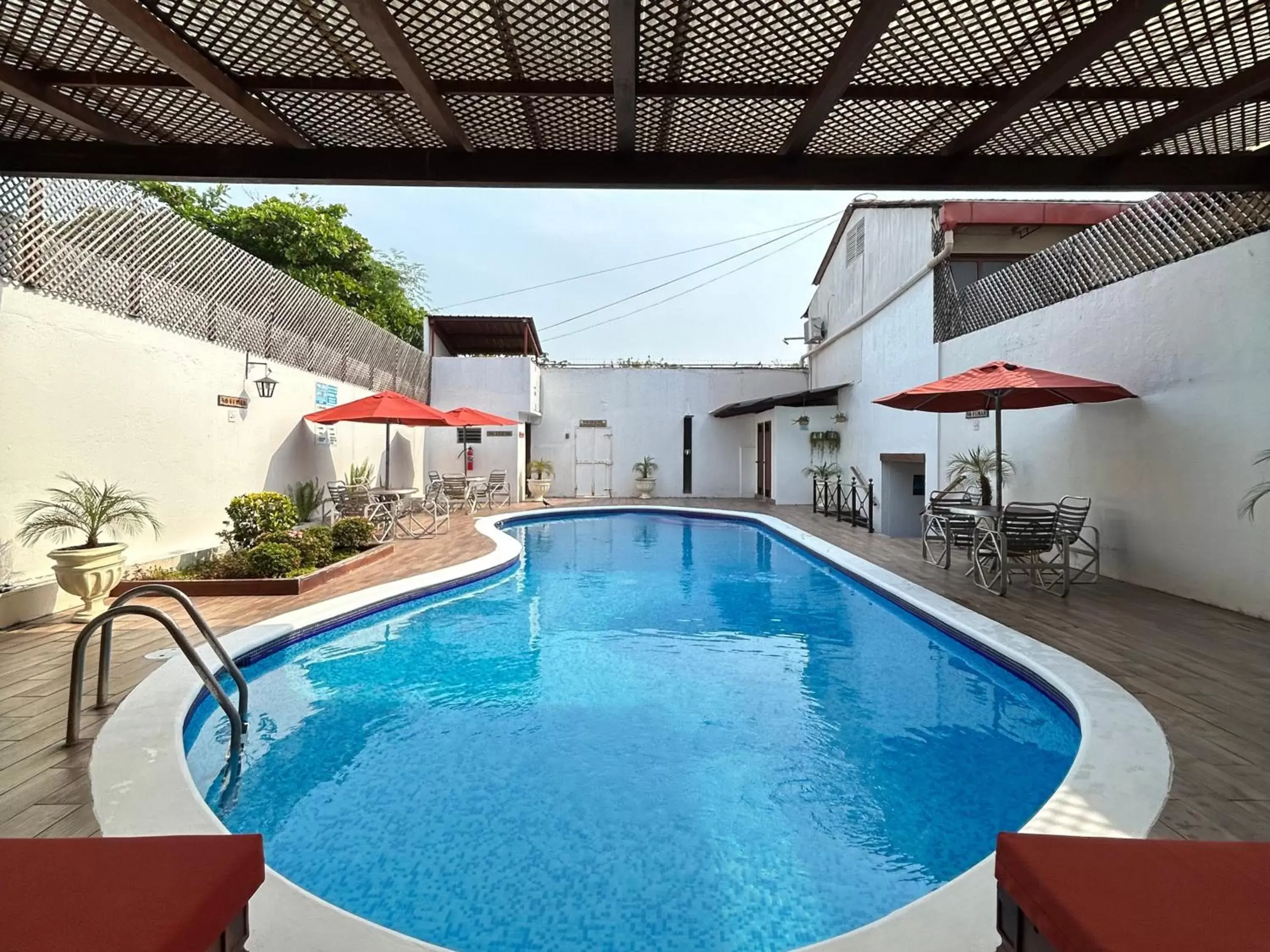 Swimming pool in Hotel del Patio Swimming pool in Hotel del Patio