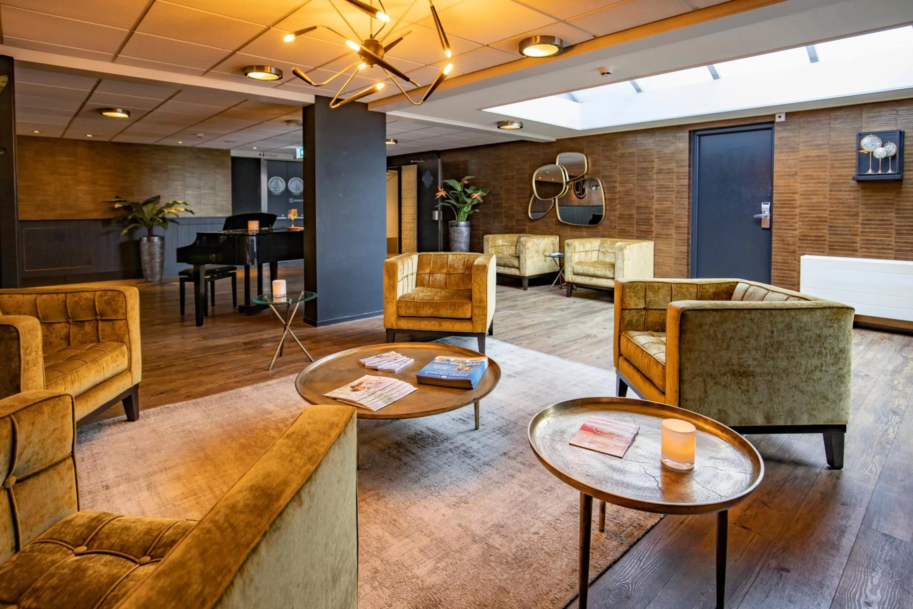Seating area in Fletcher Hotel Restaurant Loosdrecht-Amsterdam