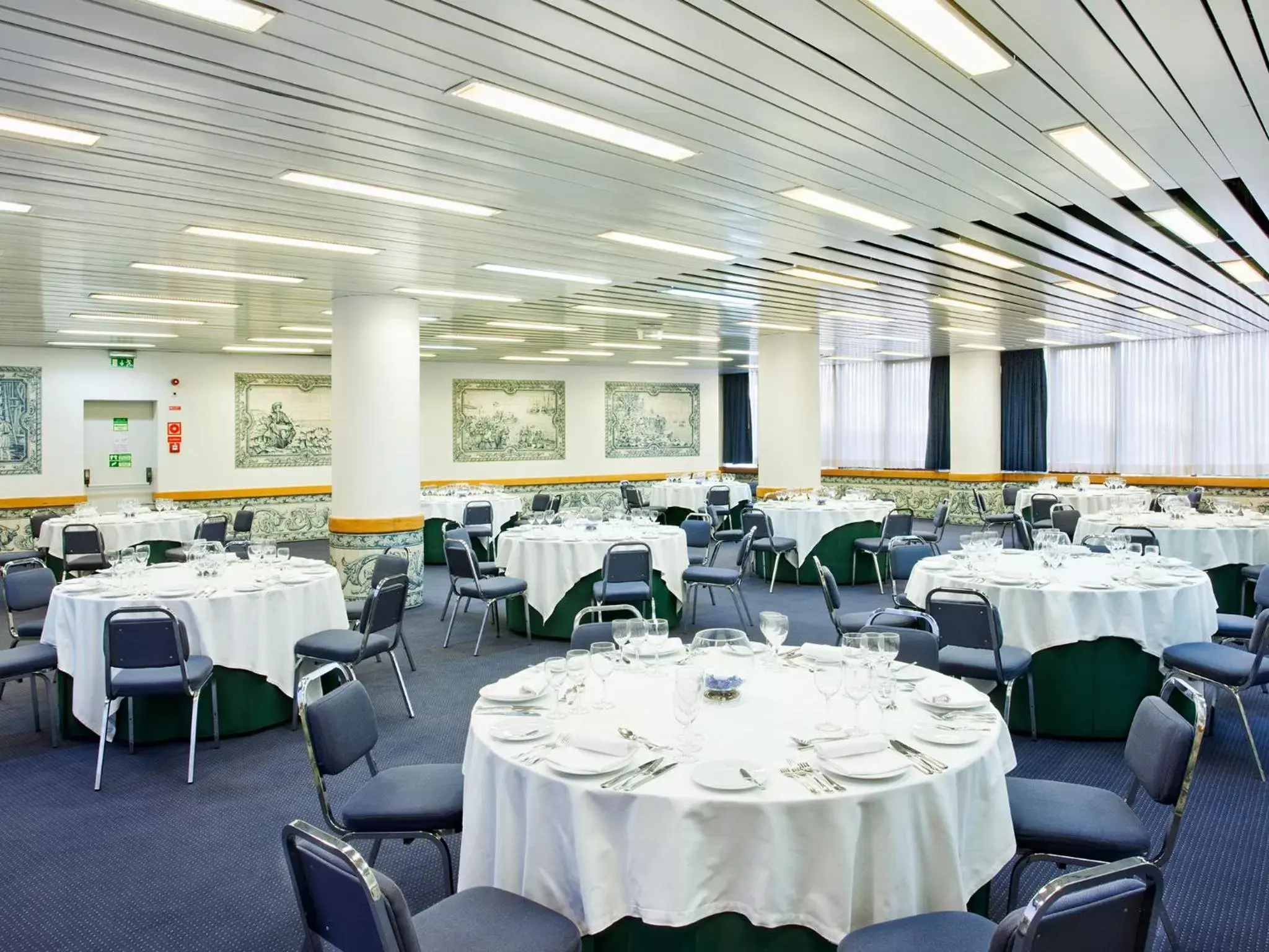 Business facilities, Restaurant/Places to Eat in Holiday Inn Lisbon-Continental, an IHG Hotel