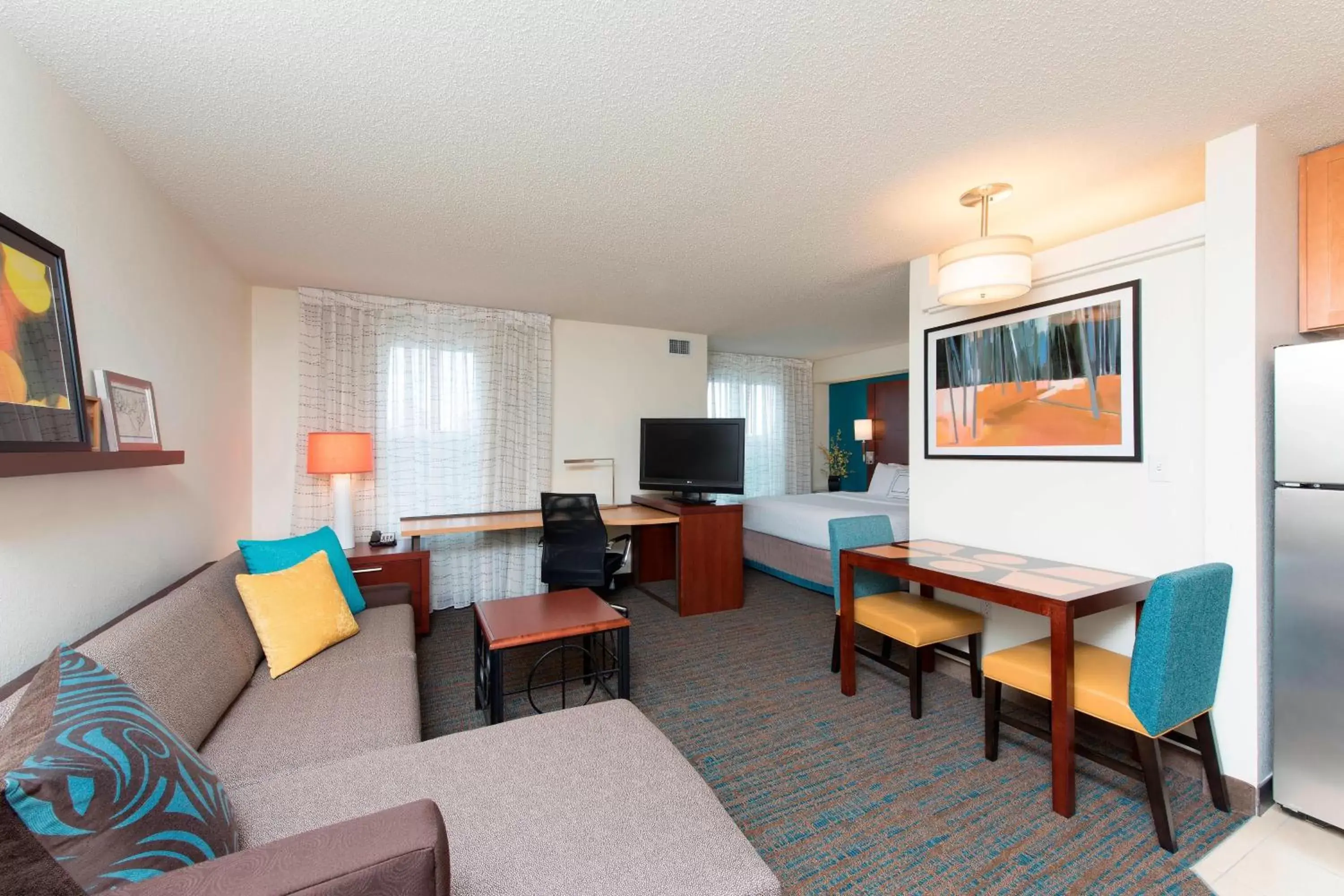 Bedroom, Seating Area in Residence Inn Toledo Maumee