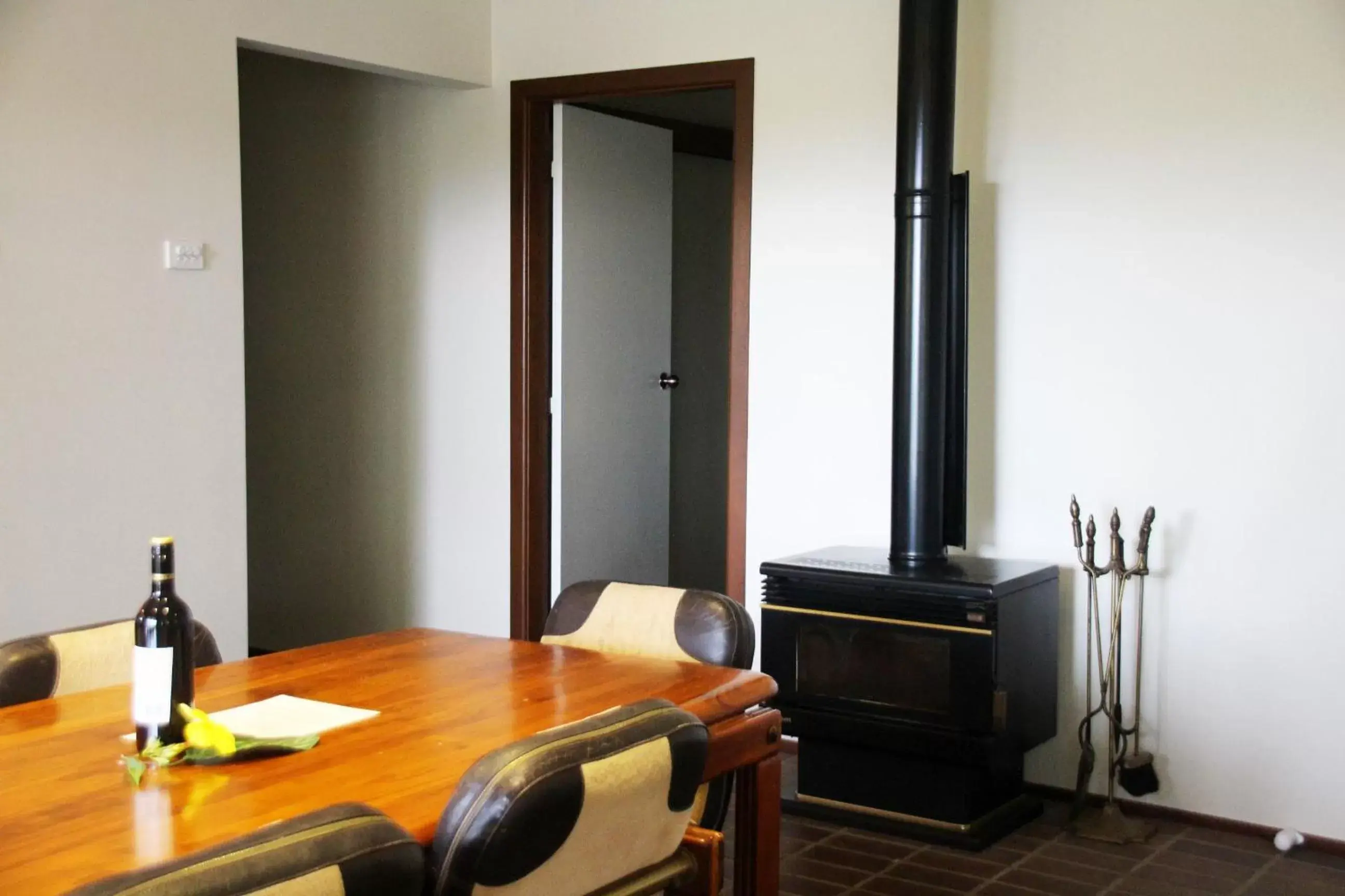 Dining area, TV/Entertainment Center in Bella Vista Bellingen