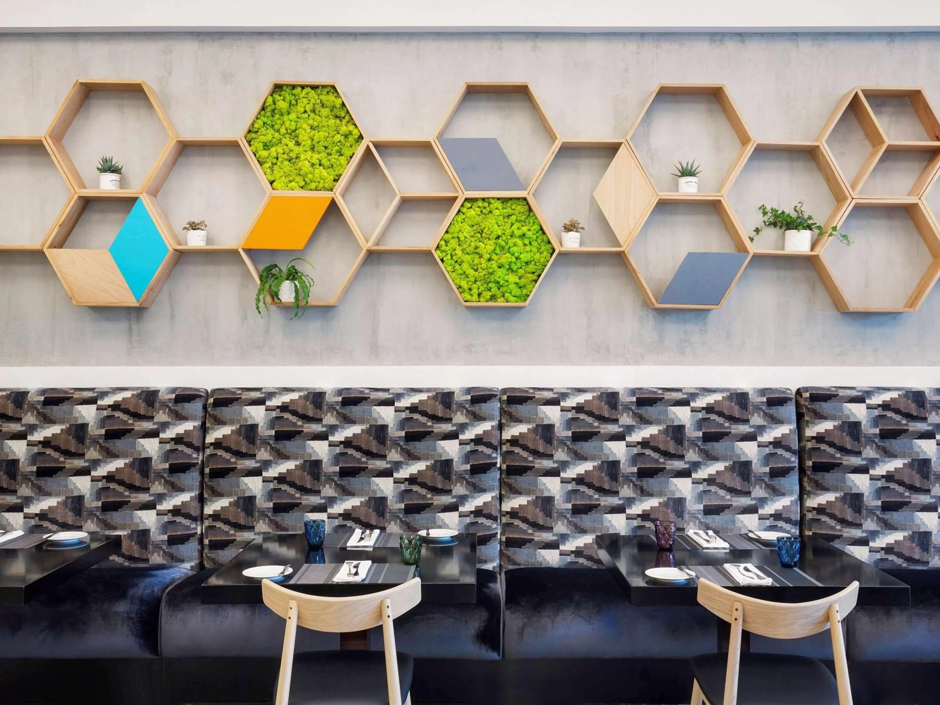 Restaurant/places to eat in Ibis Deira City Centre