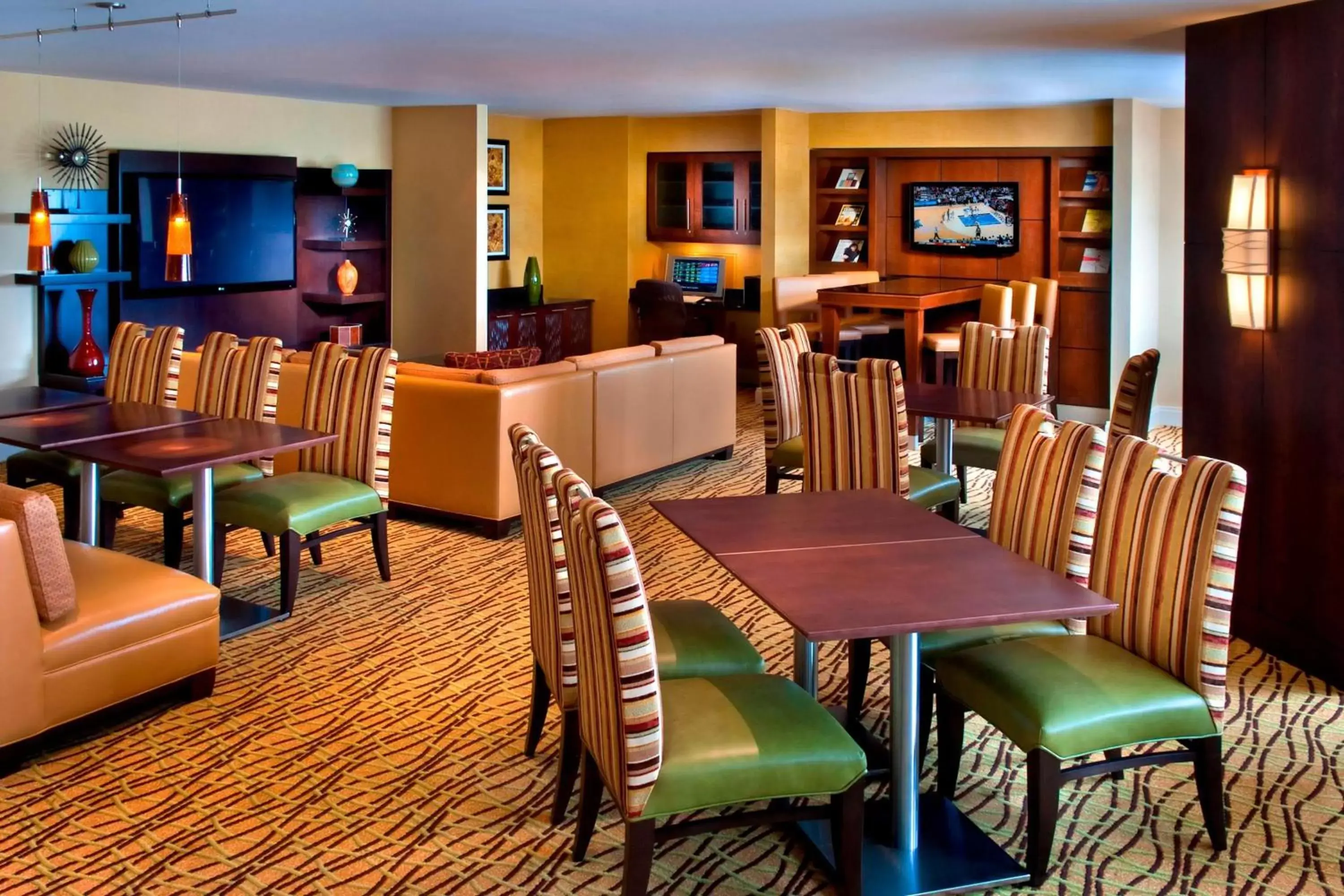 Lounge or bar, Restaurant/Places to Eat in Marriott Boston Quincy