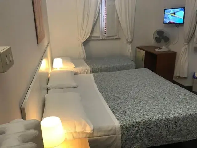 Bed in Hotel Lodi