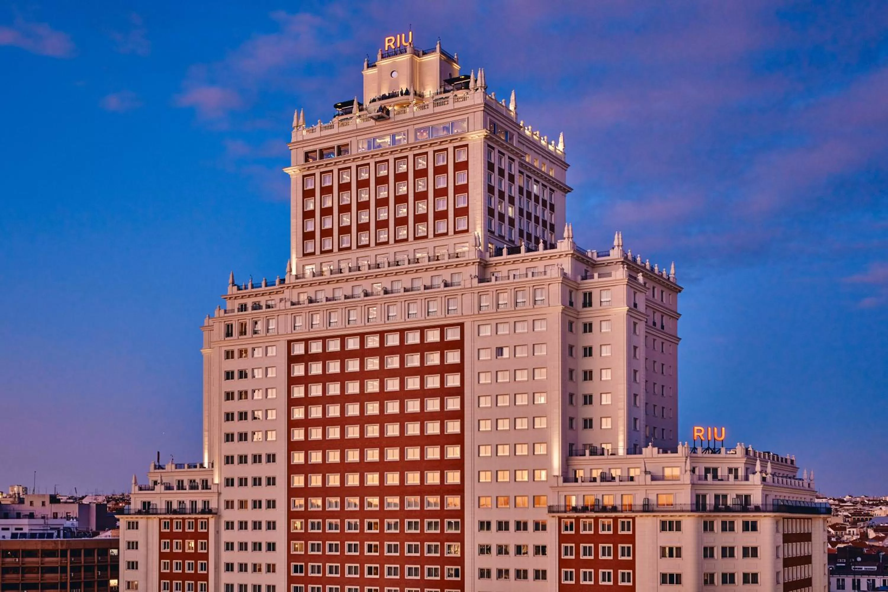 Property building in Riu Plaza España