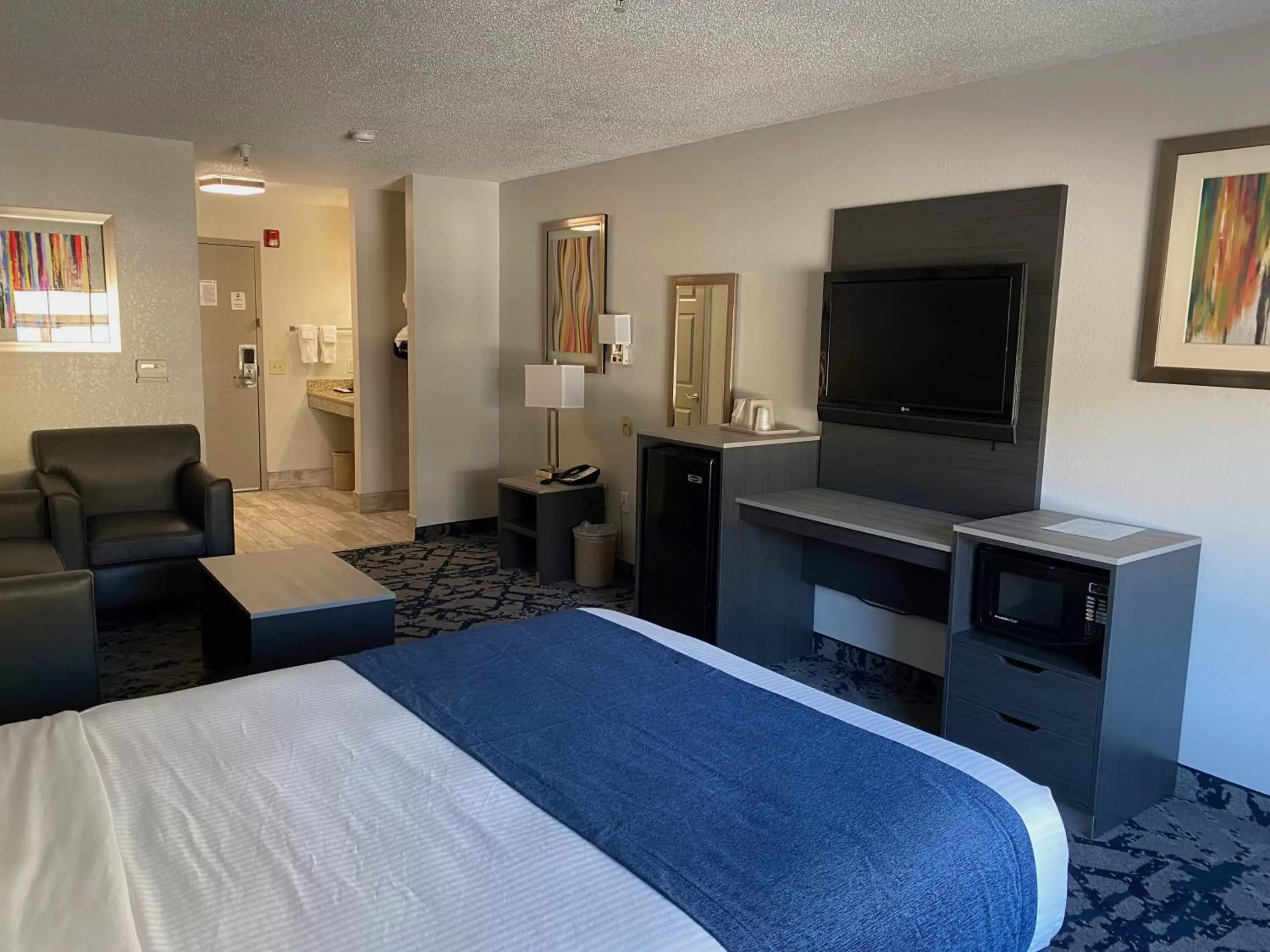 TV and multimedia, TV/Entertainment Center in Best Western Allatoona Inn & Suites