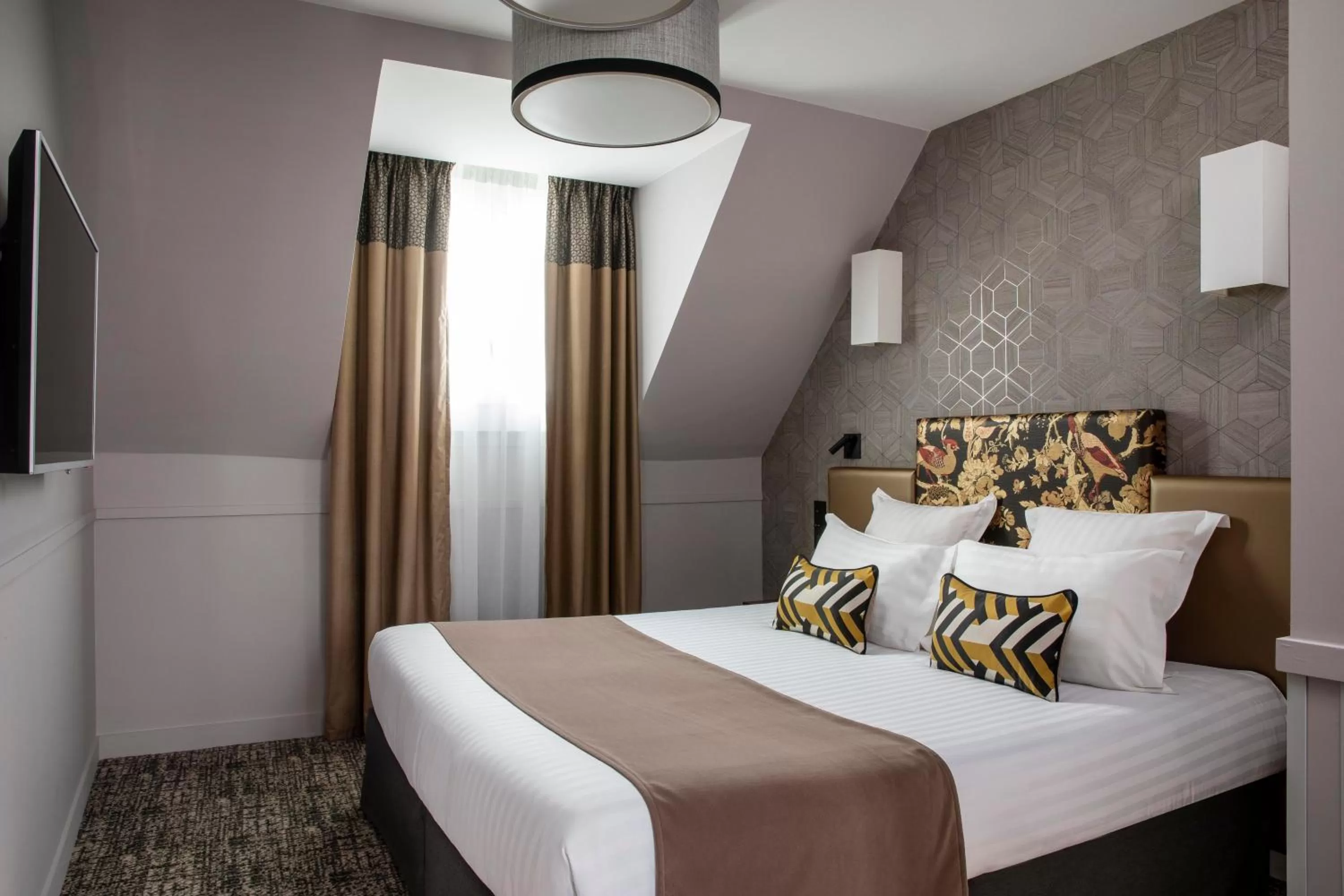 Decorative detail, Bed in Daunou Opéra