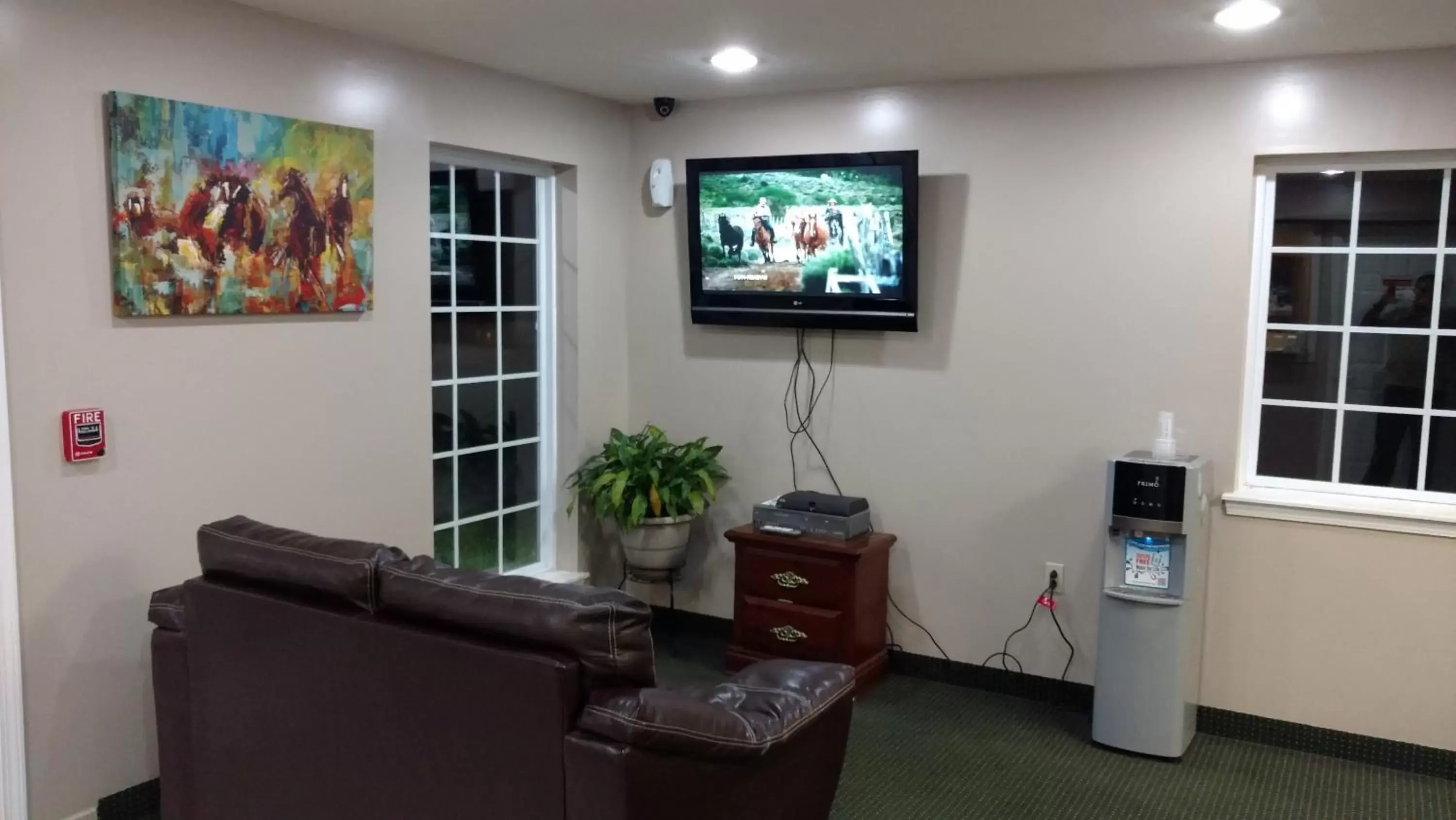 Lobby or reception, TV/Entertainment Center in Hurricane Inn