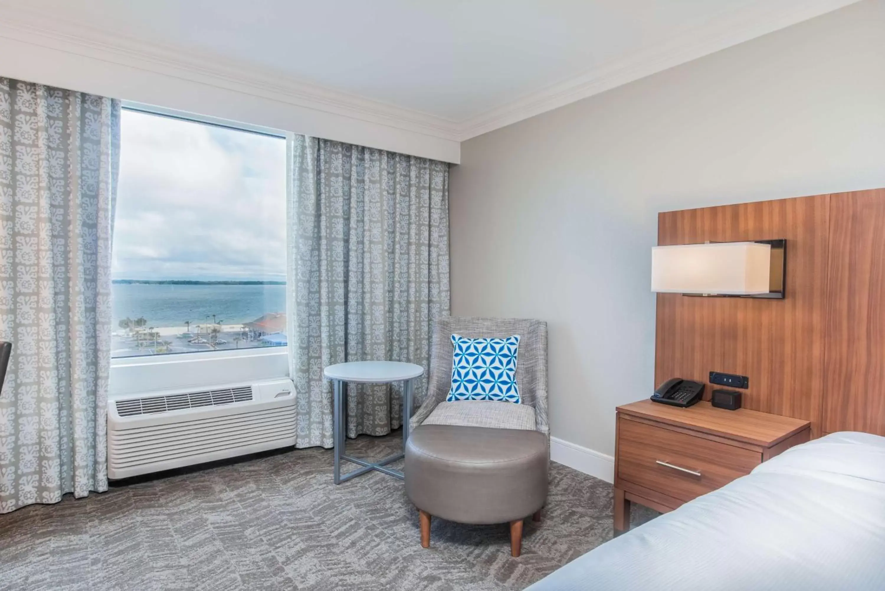 Living room, Seating Area in Hilton Pensacola Beach