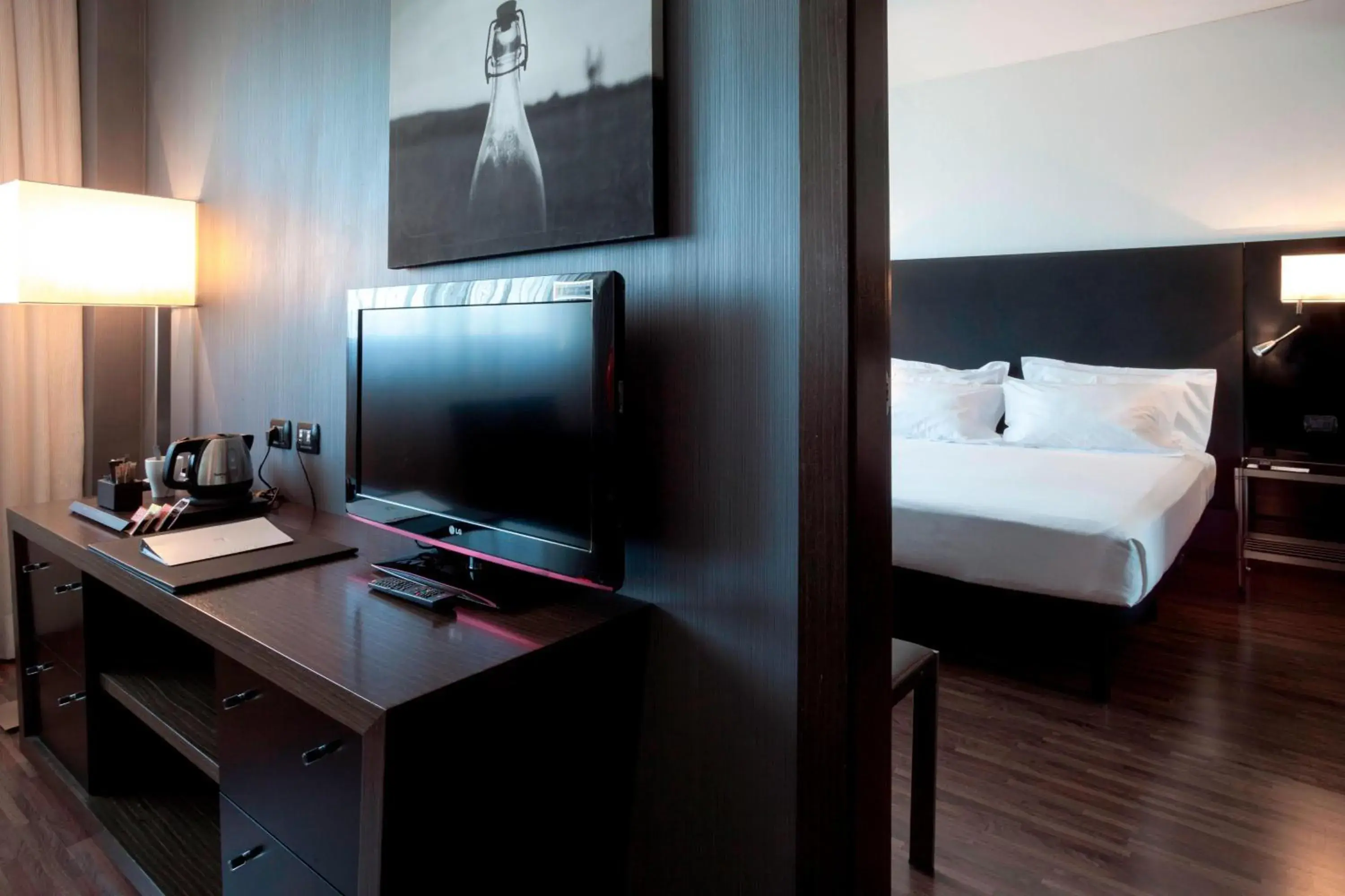 Photo of the whole room, TV/Entertainment Center in AC Hotel Vicenza by Marriott