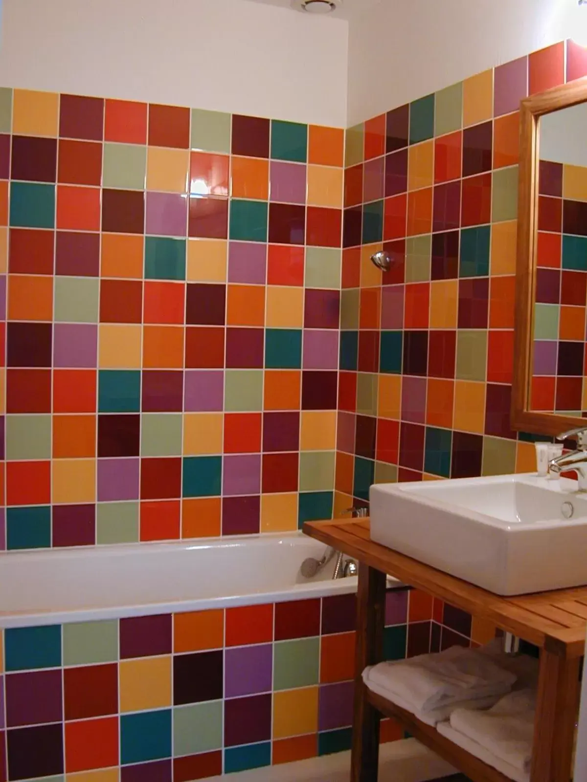 Bathroom in Hotel du Théâtre