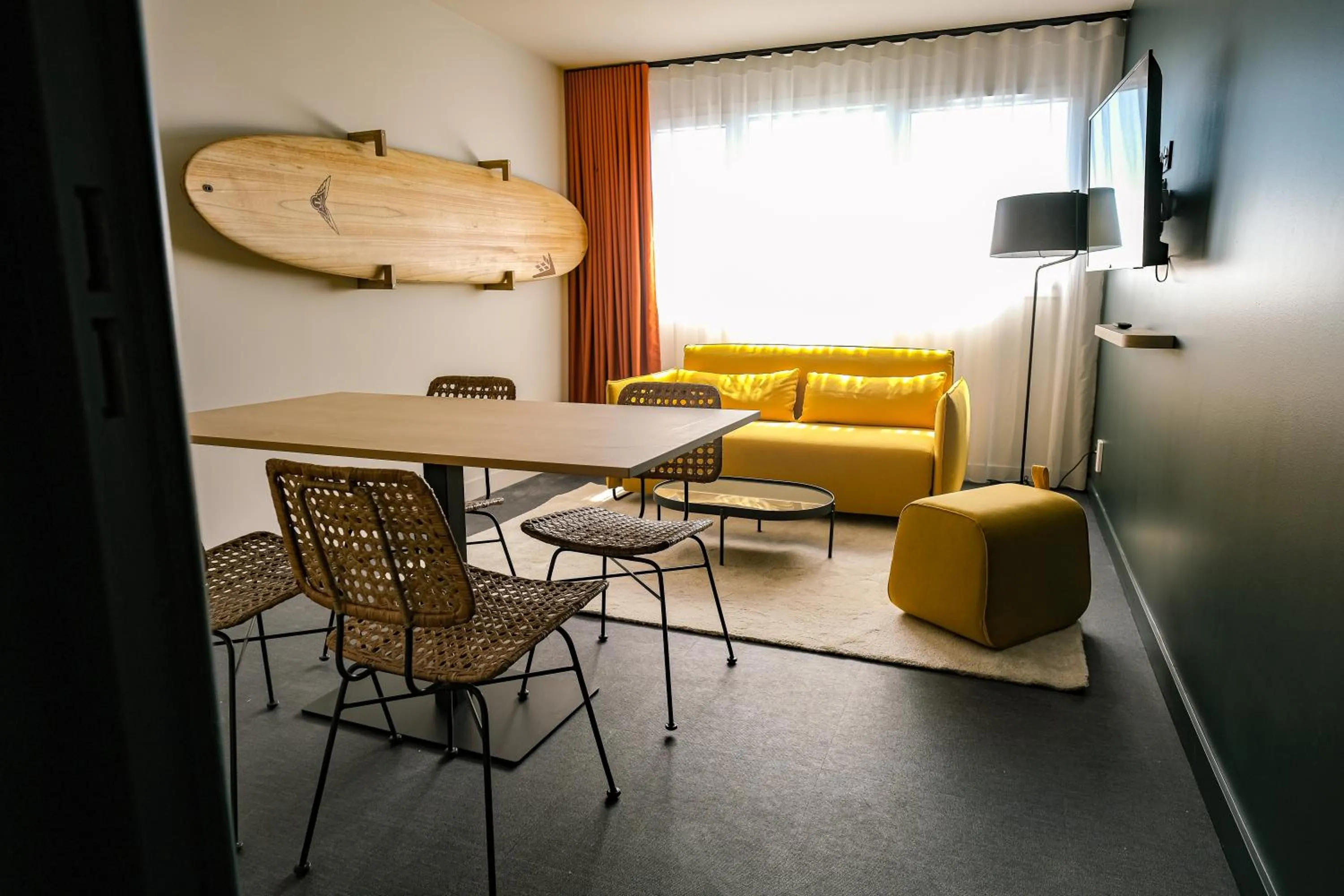 TV and multimedia in Live Hotels Bordeaux Lac