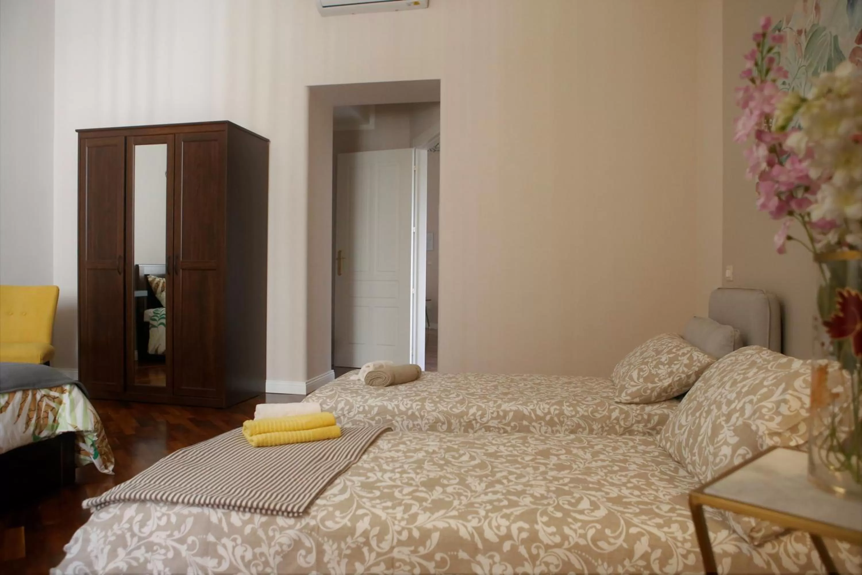 Photo of the whole room, Bed in B&B BiNARIO39