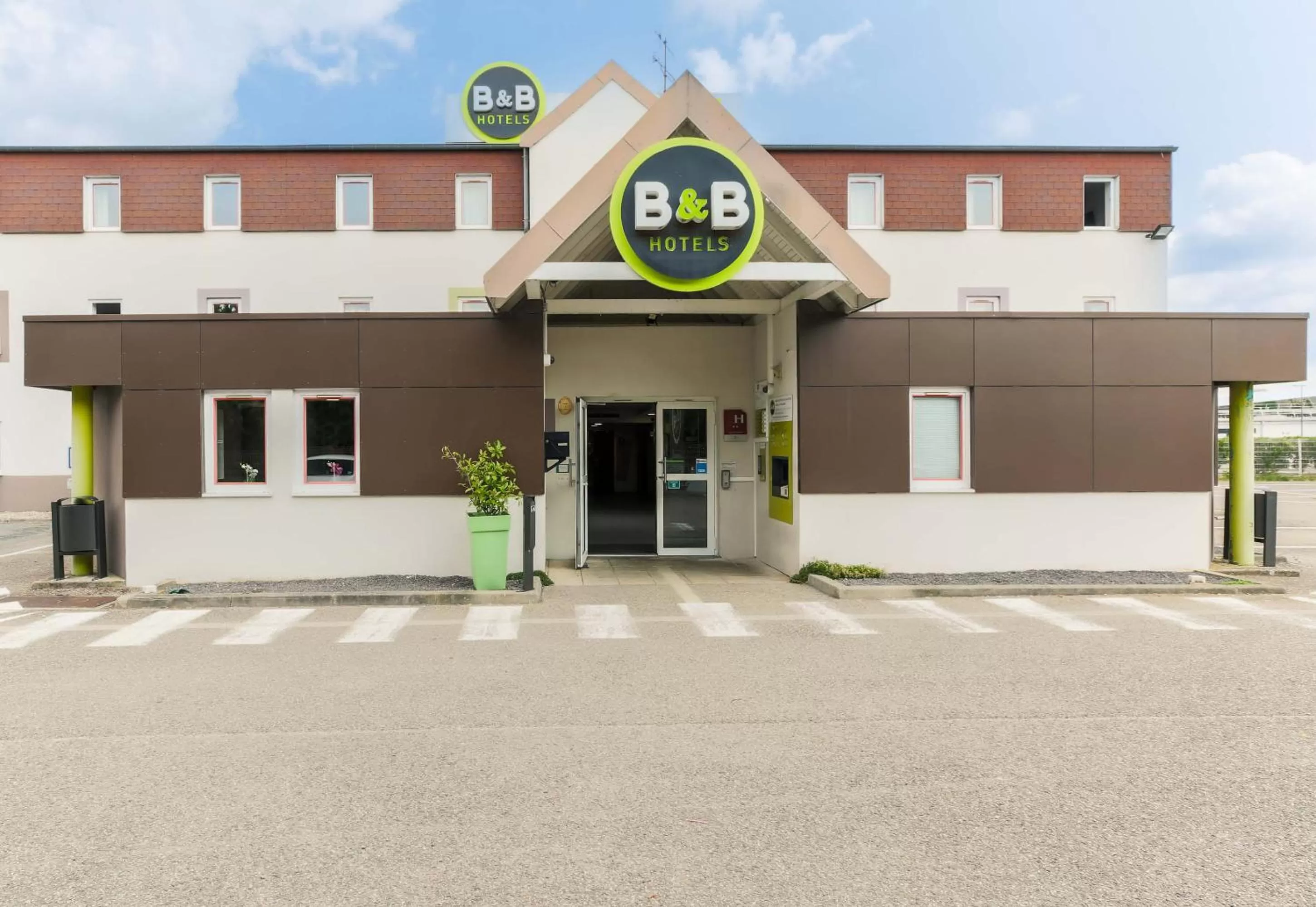 Facade/entrance in B&B HOTEL Metz Jouy Aux Arches