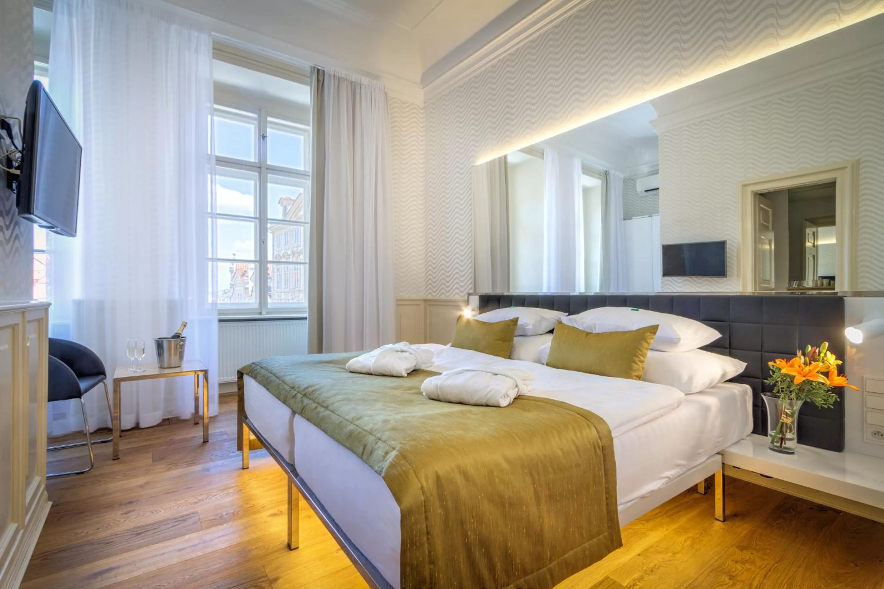 Bedroom, Bed in Golden Star