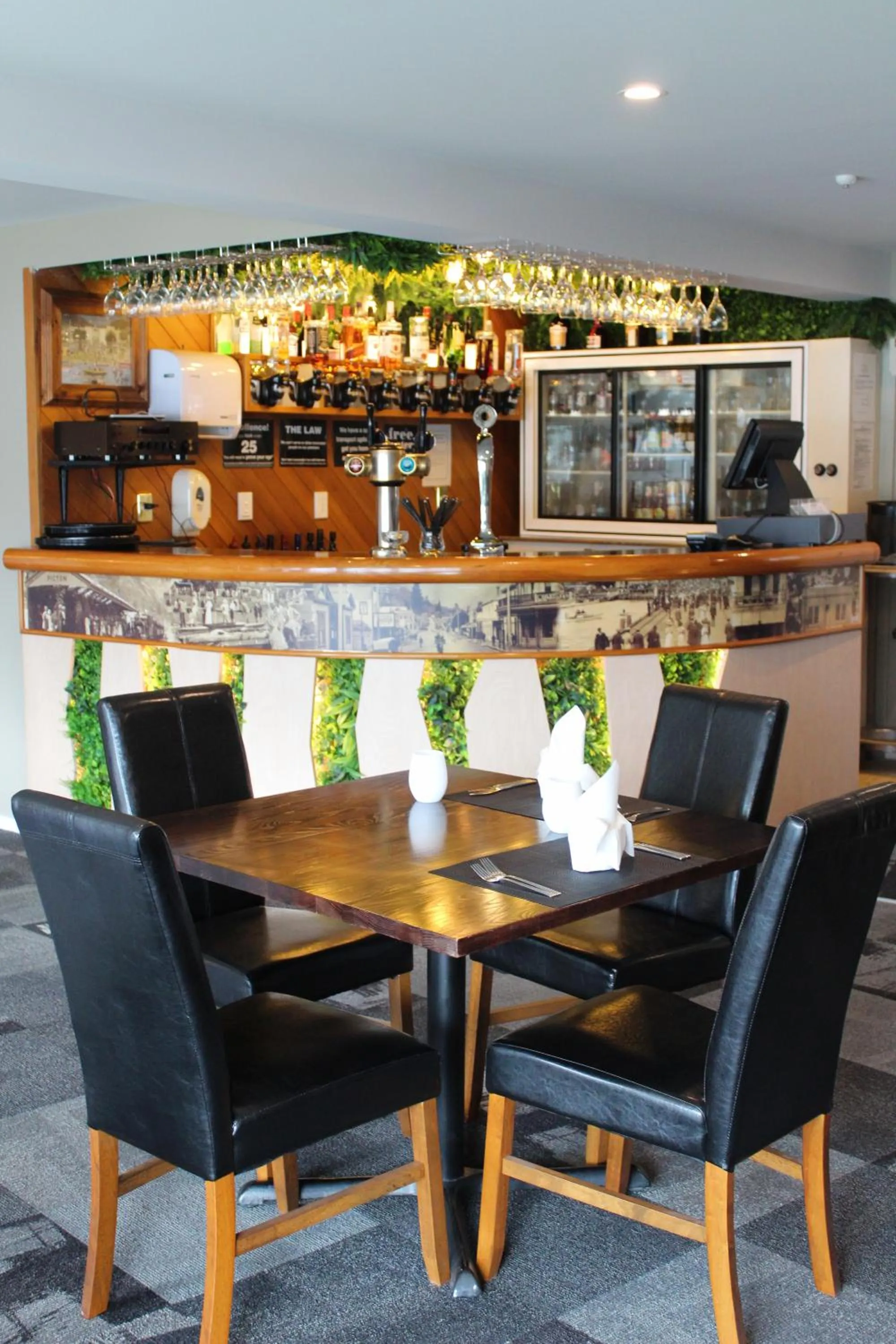 Restaurant/places to eat in Beachcomber Inn Picton