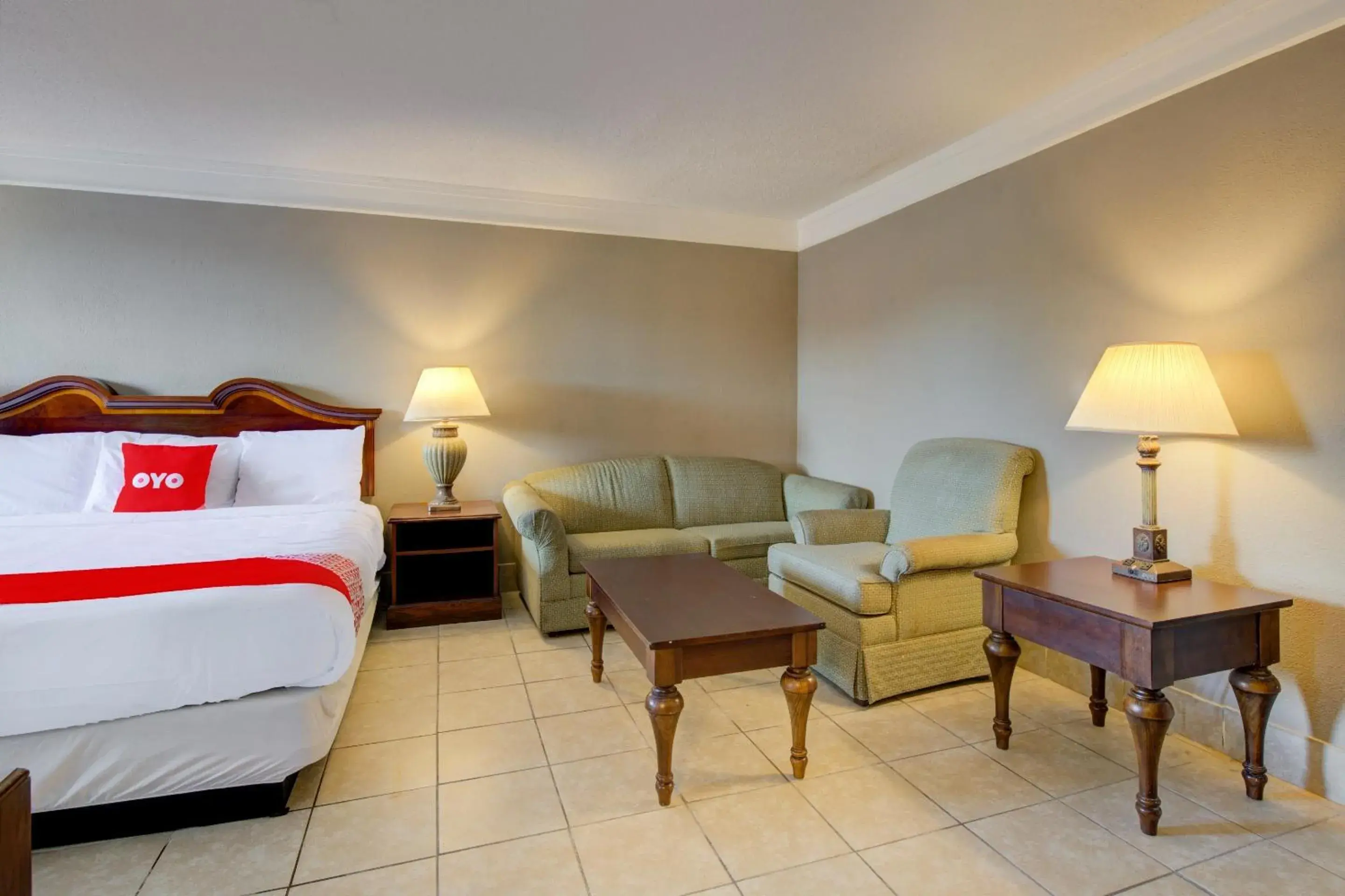Bedroom in OYO Hotel Douglas GA US-441