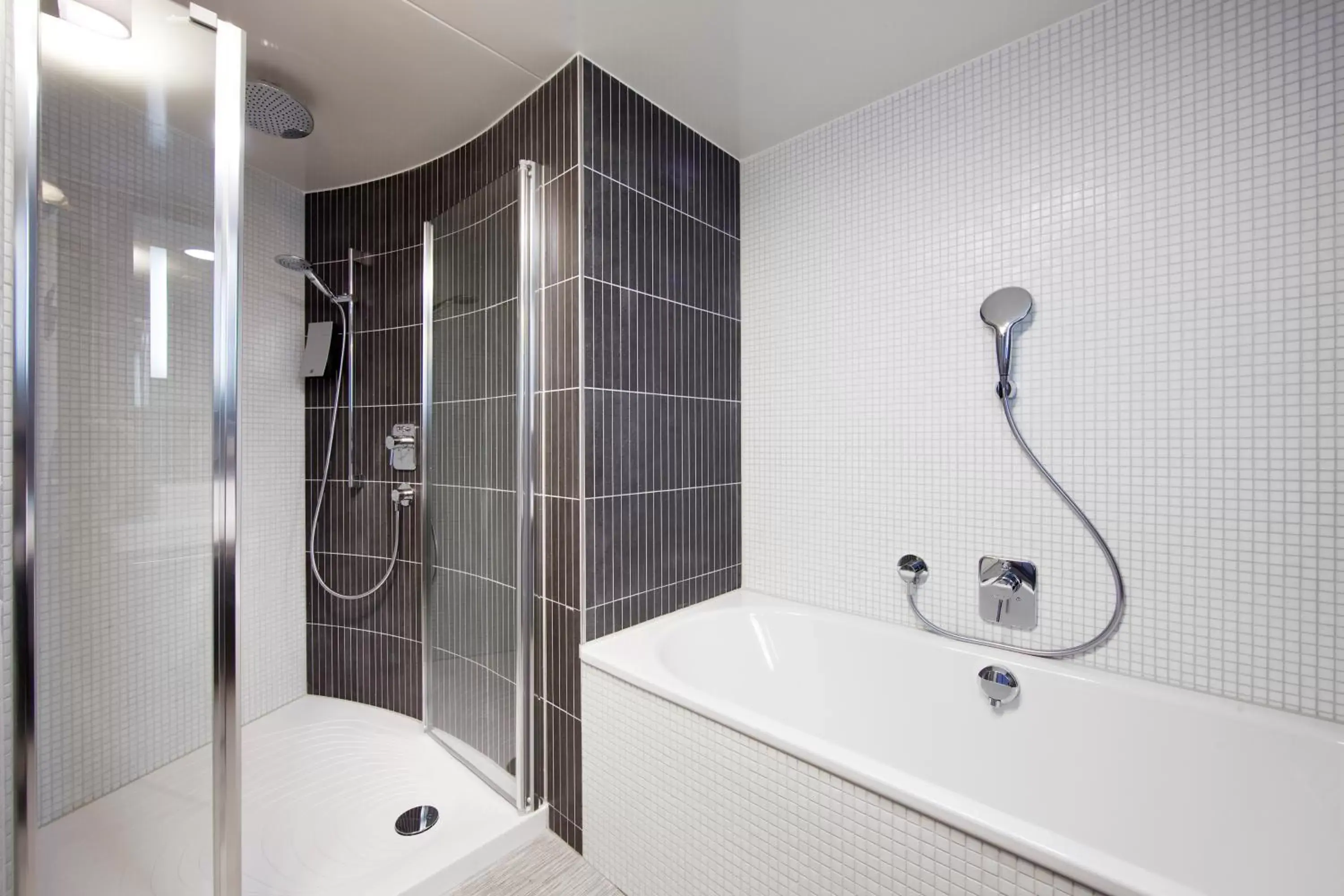 Bathroom in Novotel Suites Paris Issy Les Moulineaux