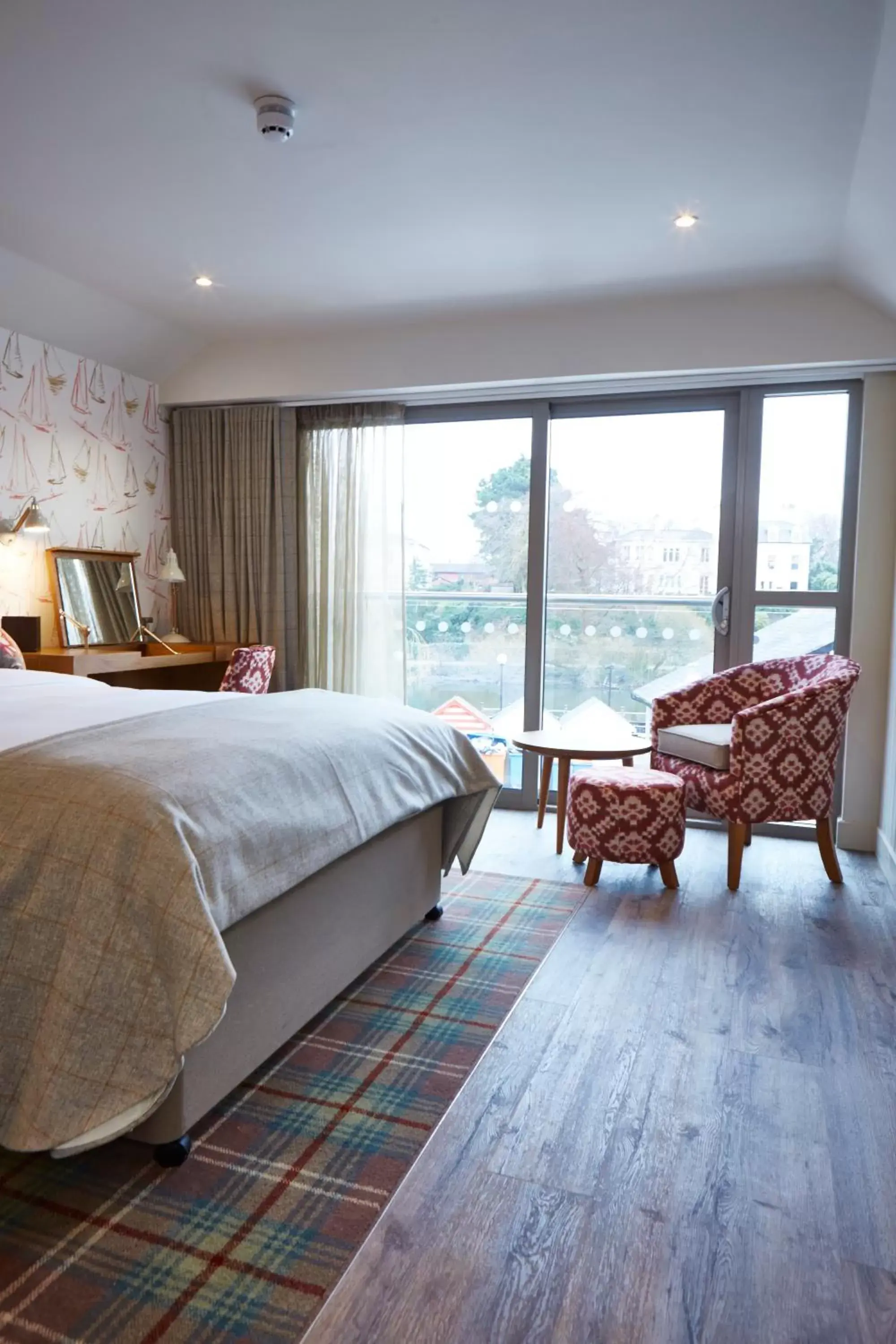 Bed in The Boathouse Inn & Riverside Rooms