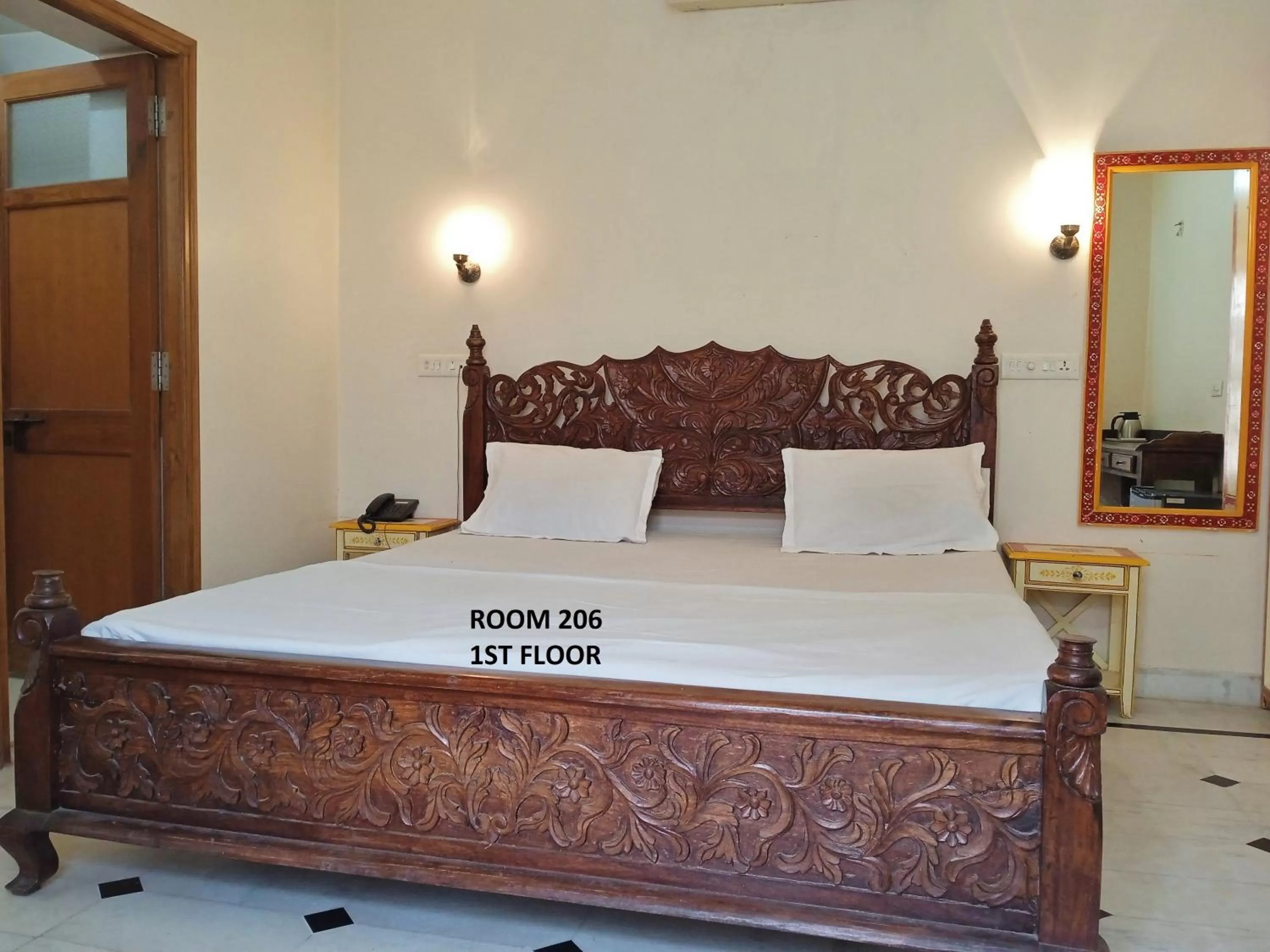 Bedroom, Bed in Rigmor haveli