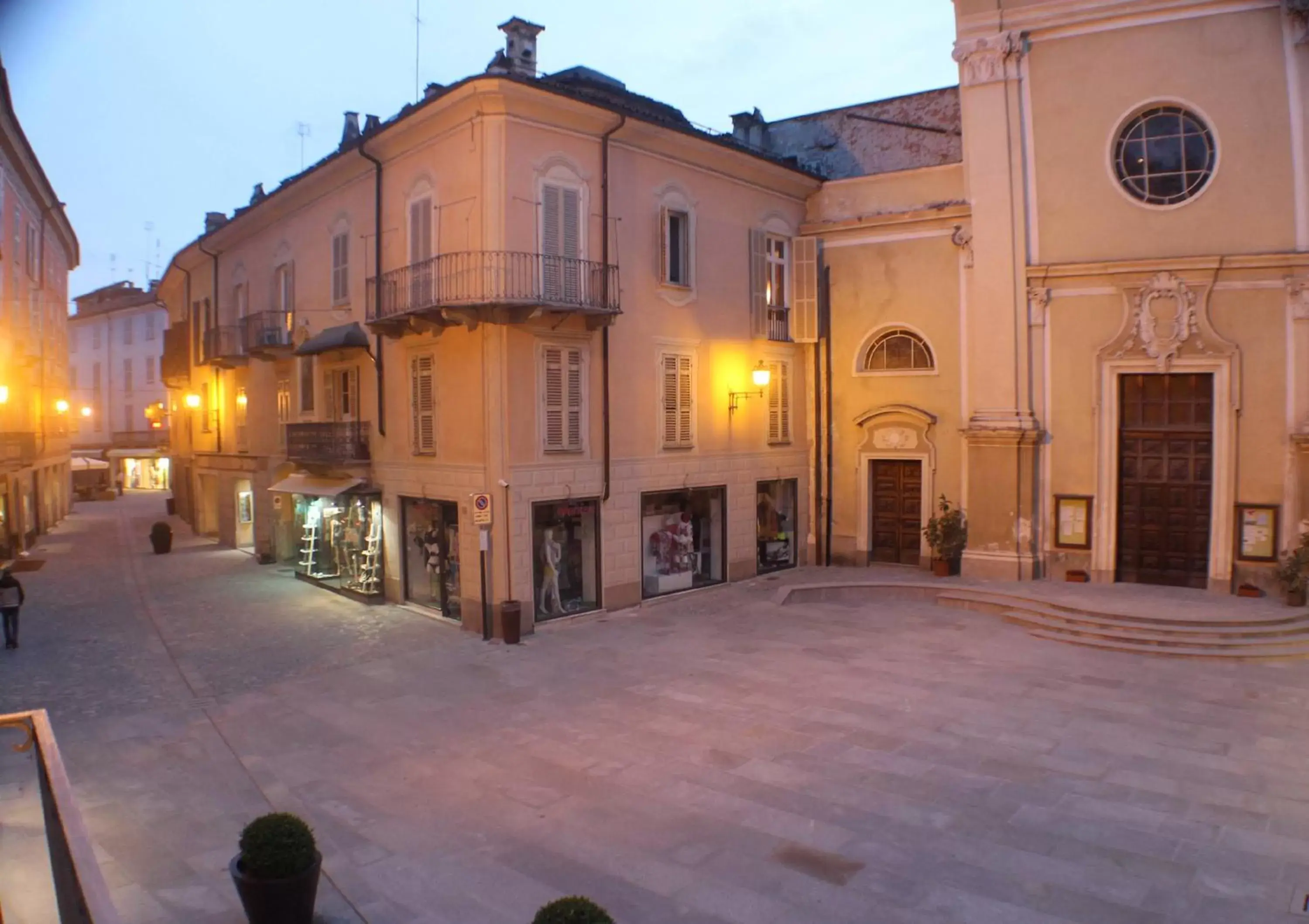 Street view, Property Building in R&B La Torre