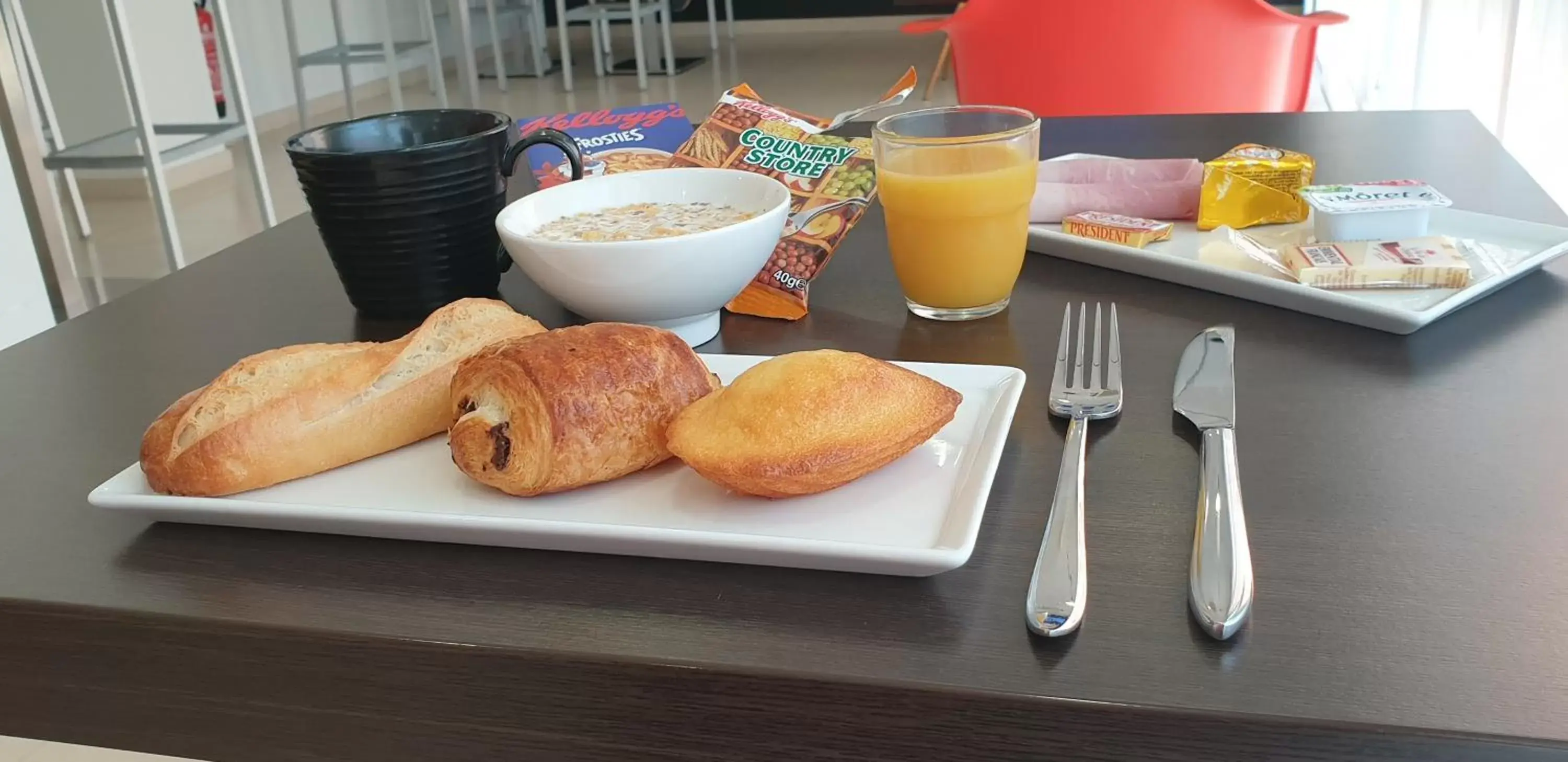 On site, Breakfast in ibis Epernay Centre Ville