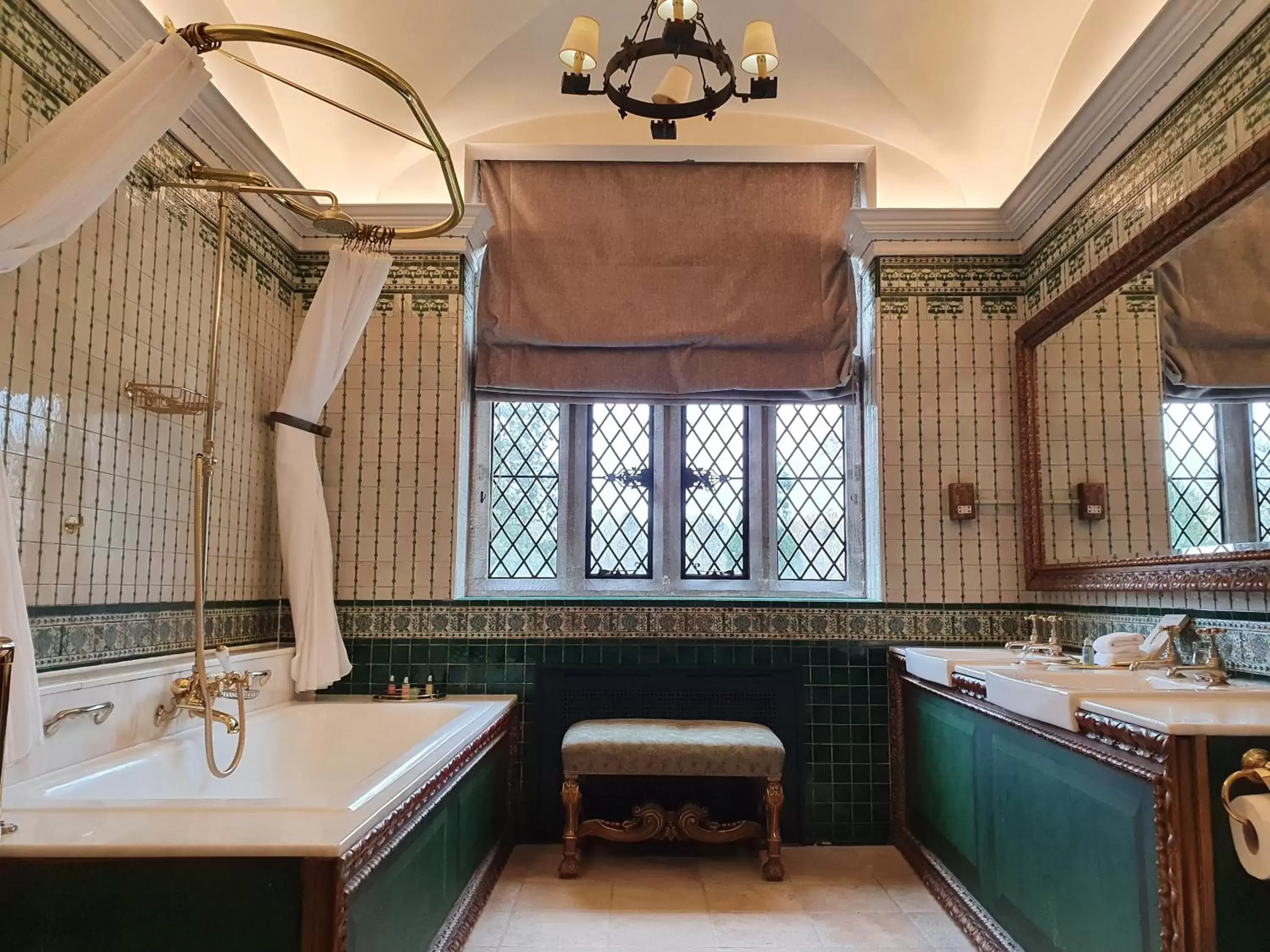 Bathroom in Great Fosters - Near Windsor