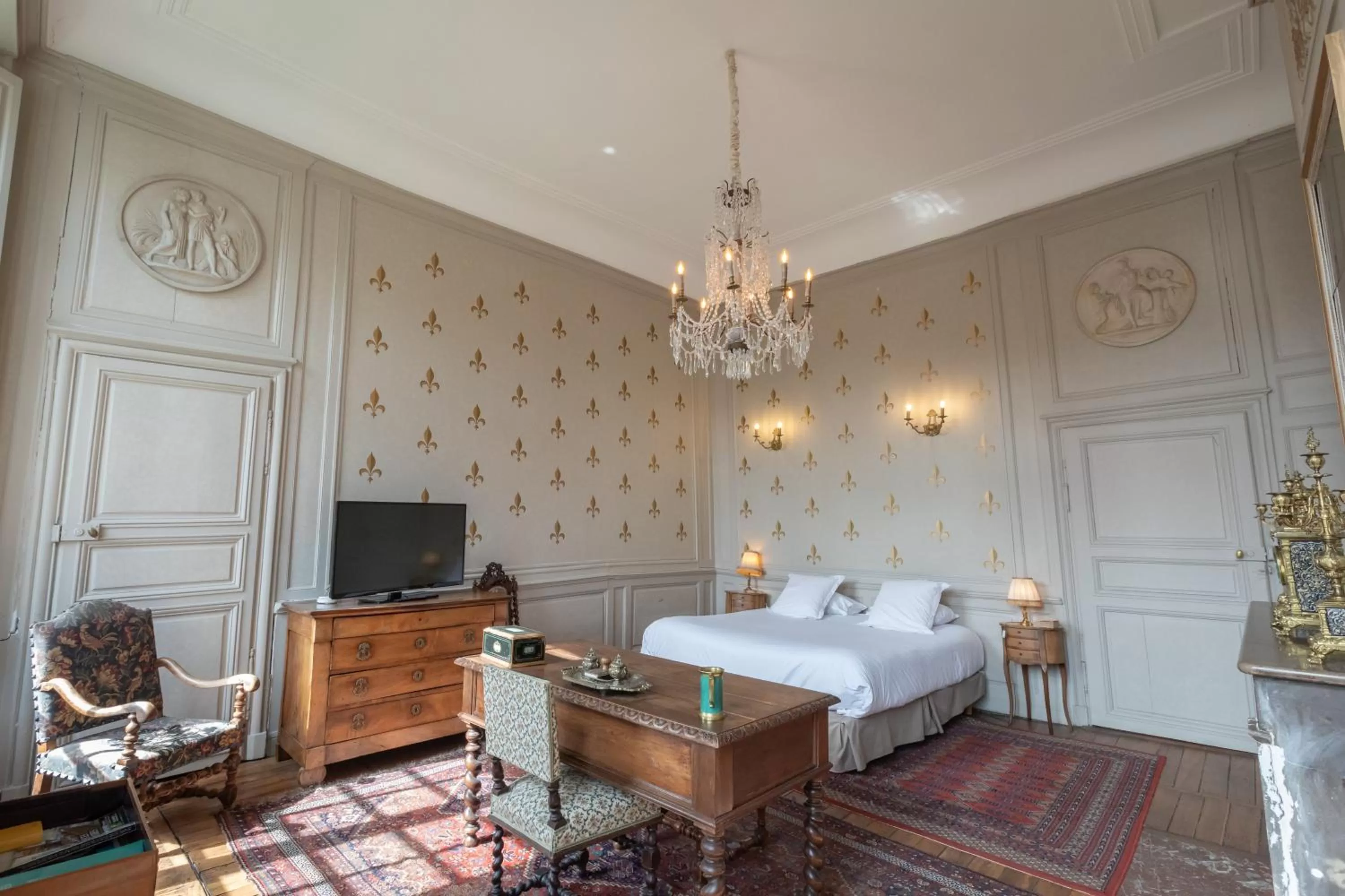 Bed in L'Hotel de Panette, Un exceptionnel château en coeur de ville