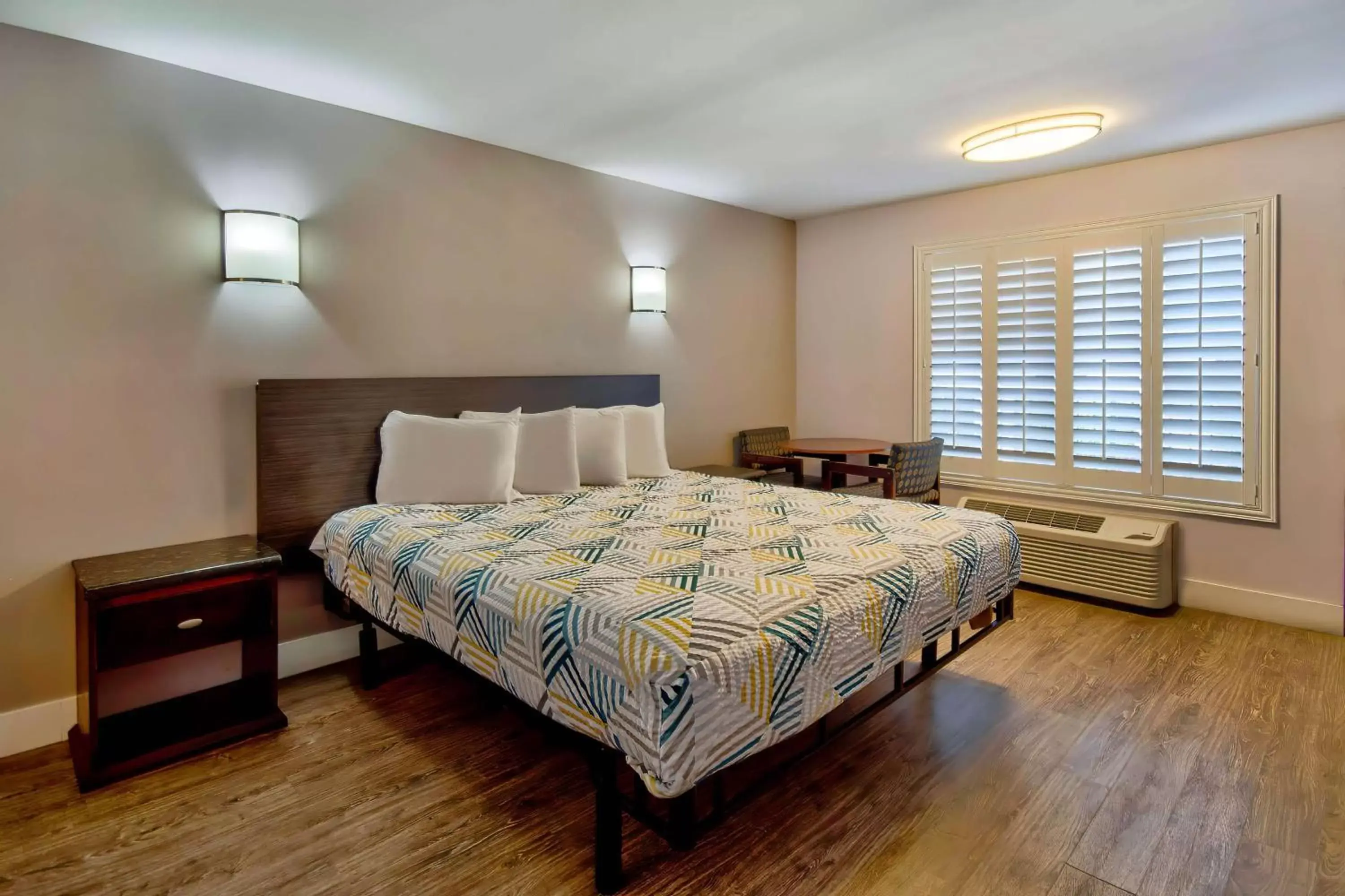 Bedroom, Bed in Motel 6-Inglewood, CA