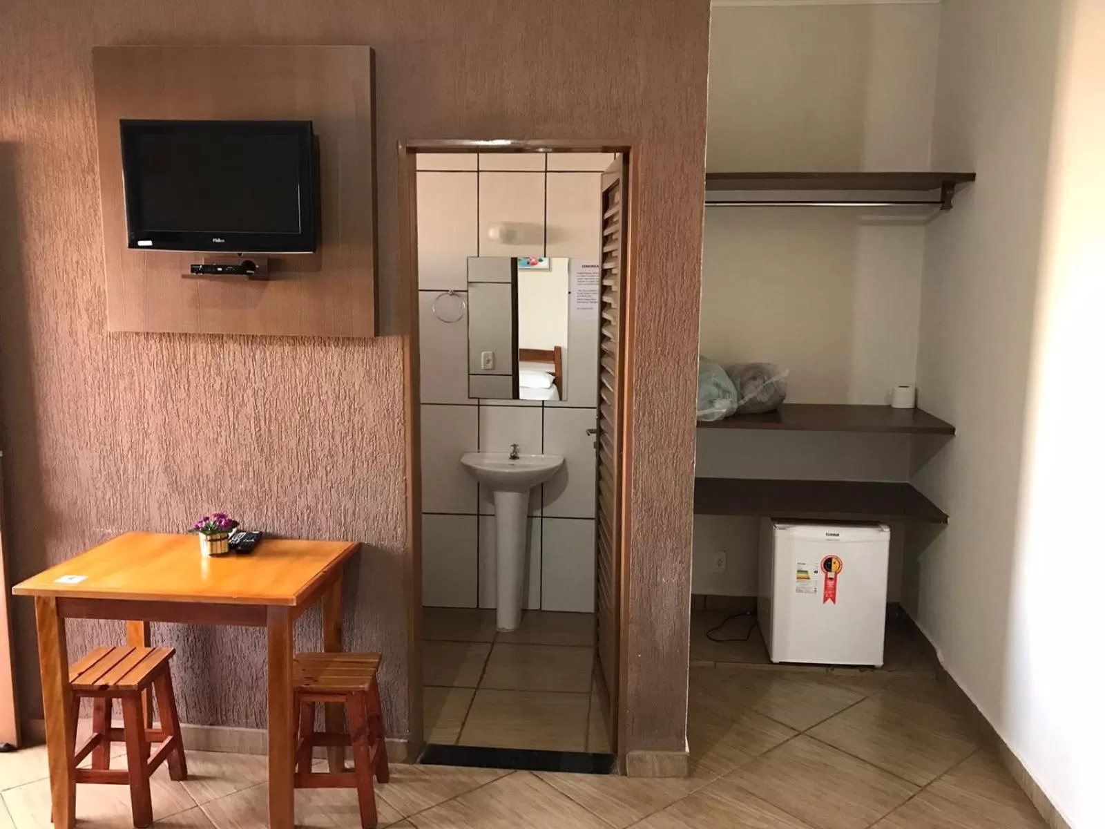 TV and multimedia in Hotel Portela III - Aprox 600m do Thermas dos Laranjais e Hot Beach