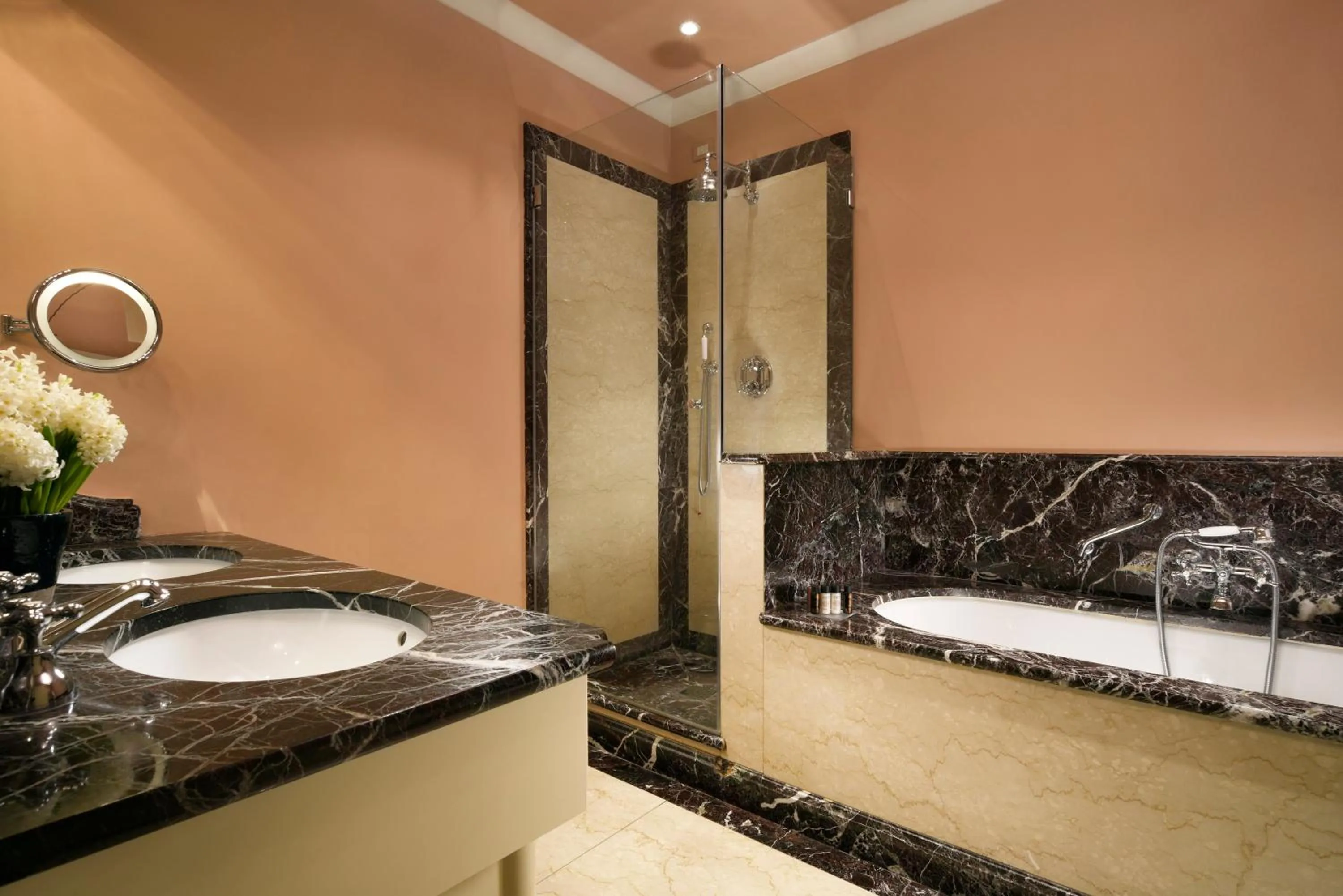 Bathroom in Al Palazzo del Marchese di Camugliano Residenza d'Epoca