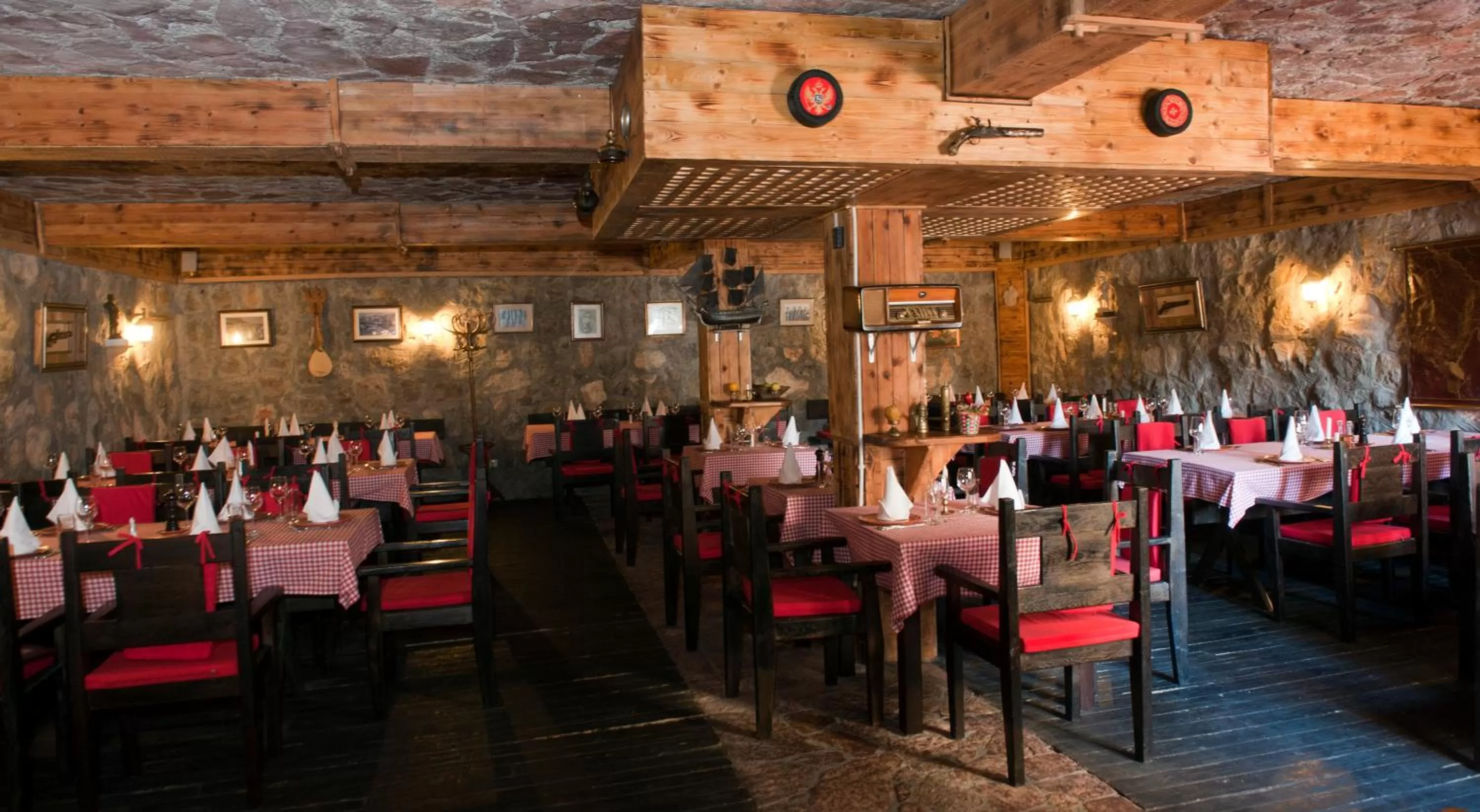 Restaurant/places to eat in Hotel Crnogorska Kuća