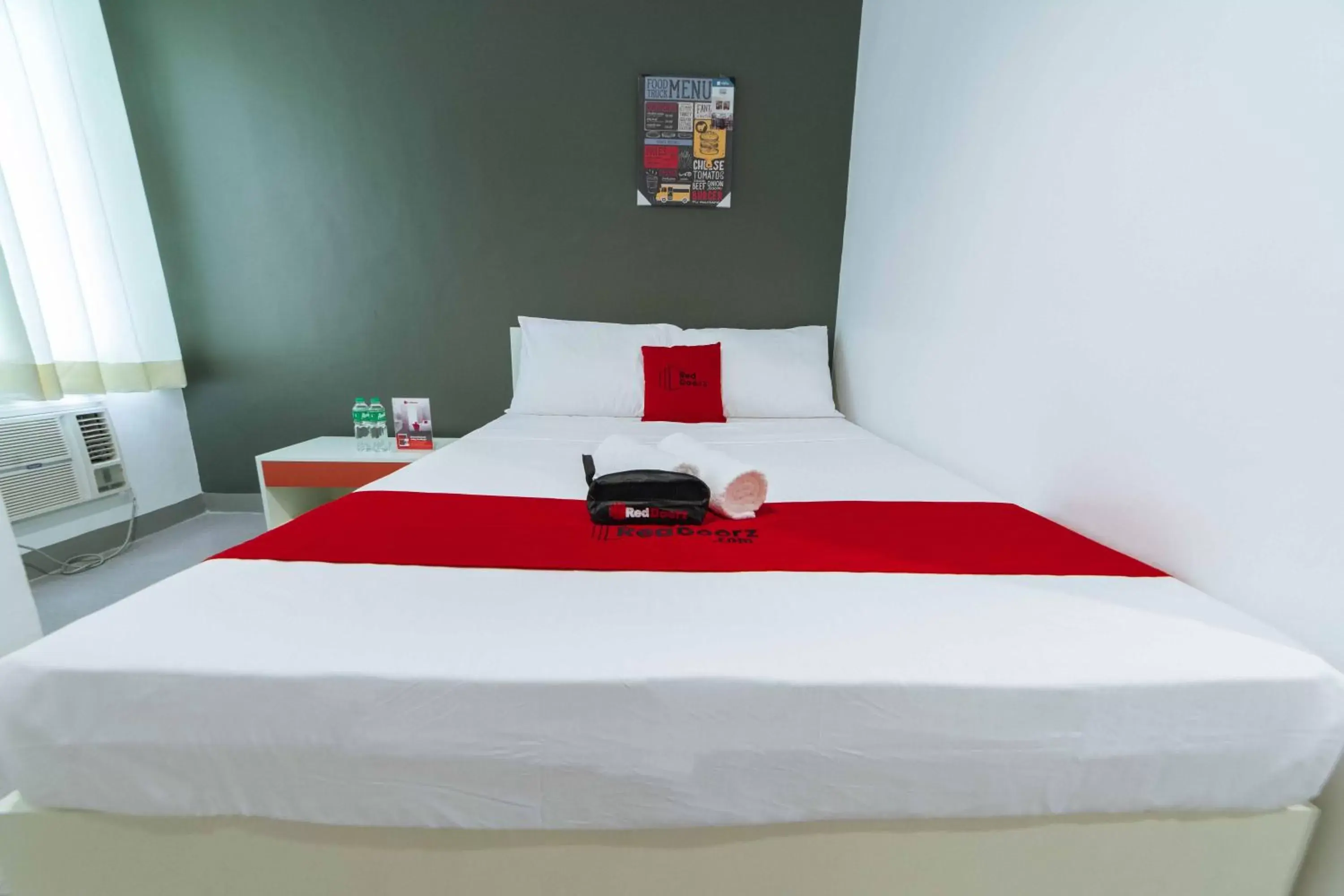 Bedroom, Bed in RedDoorz Plus @ Roxas Street Davao