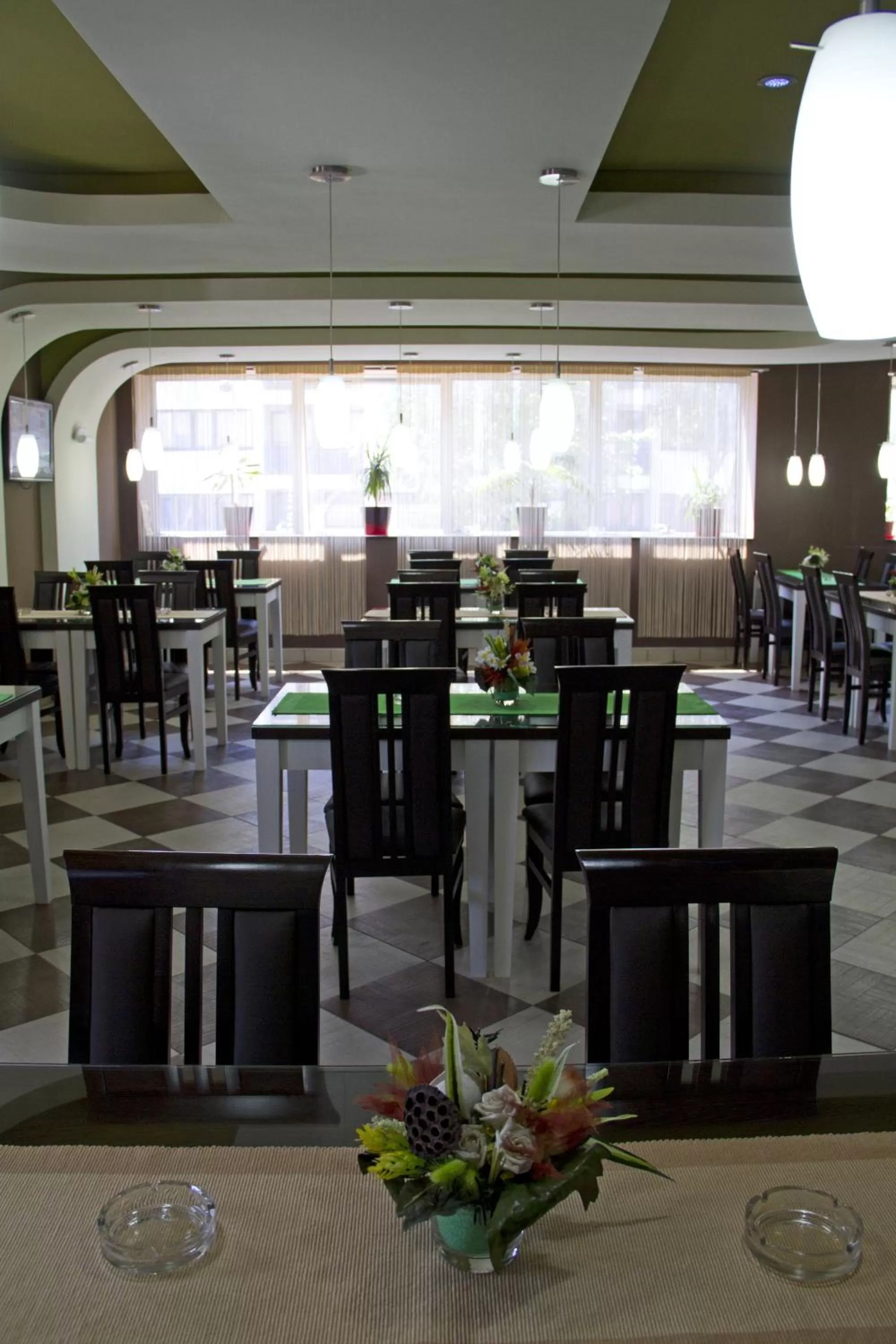 Restaurant/places to eat in Garni Hotel Tri O