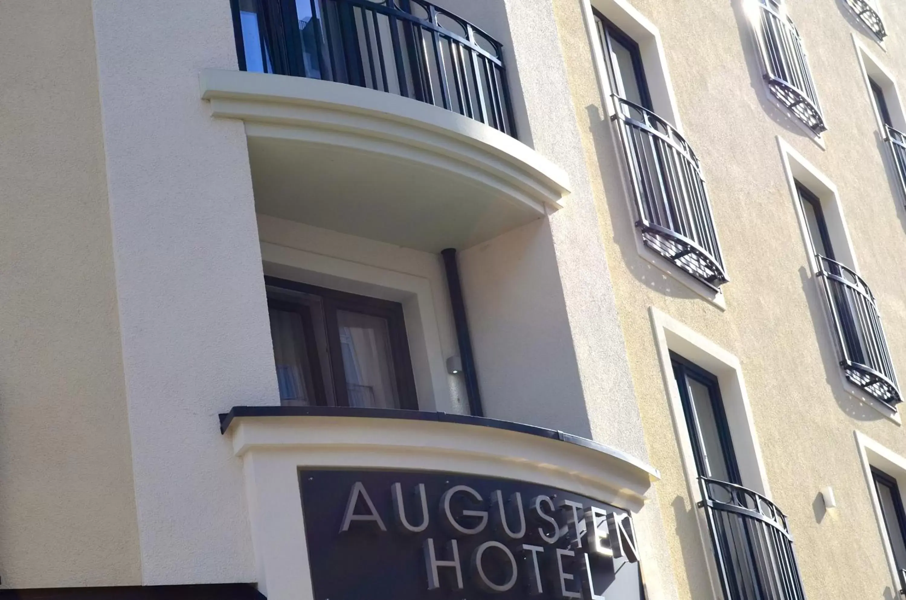 Facade/entrance, Property Building in Augusten Hotel München