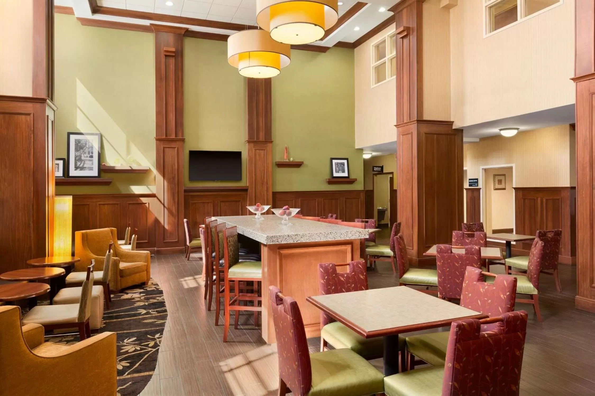 Restaurant/places to eat in Hampton Inn & Suites Williamsburg Historic District
