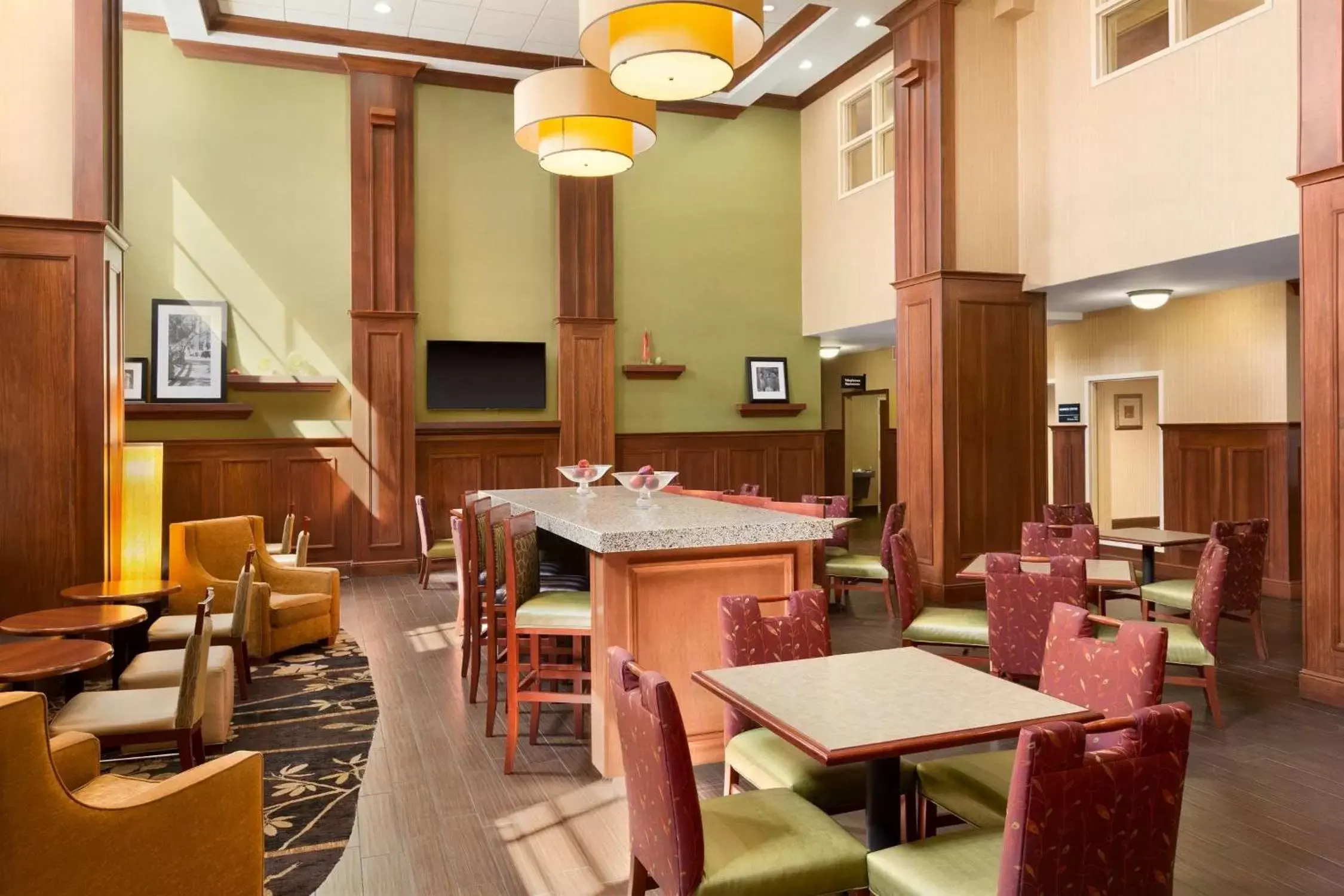Restaurant/Places to Eat in Hampton Inn & Suites Williamsburg Historic District