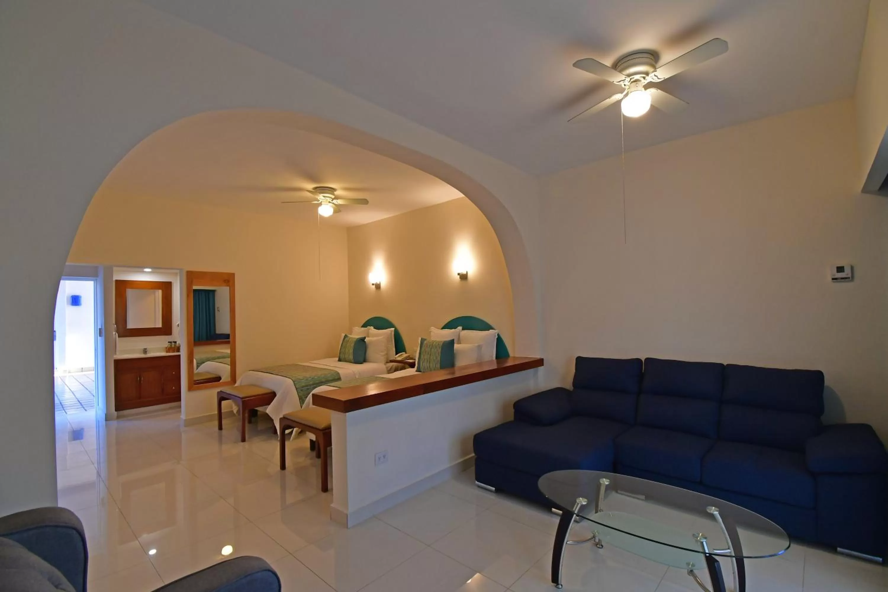 Photo of the whole room in The Westmarine Waterfront Hotel