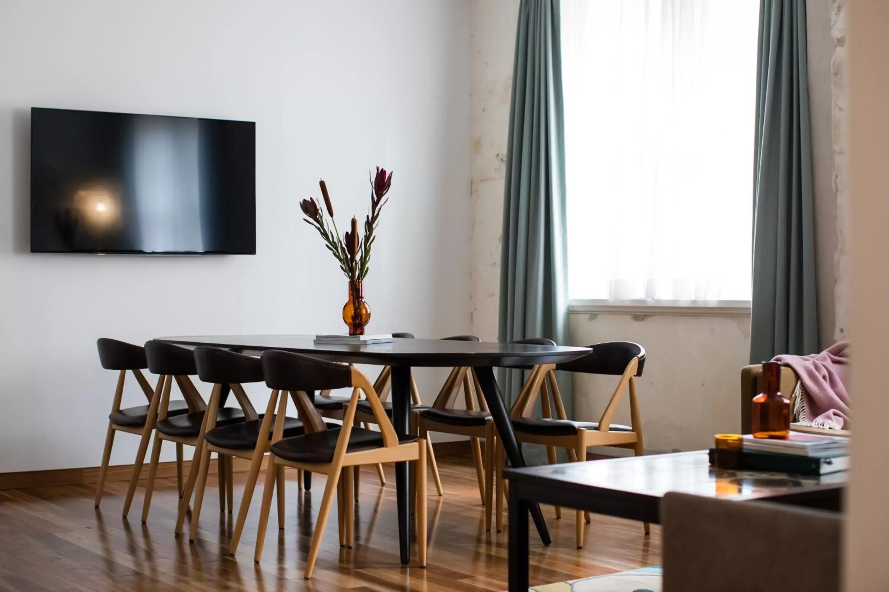 Living room, TV/Entertainment Center in The Old Clare Hotel