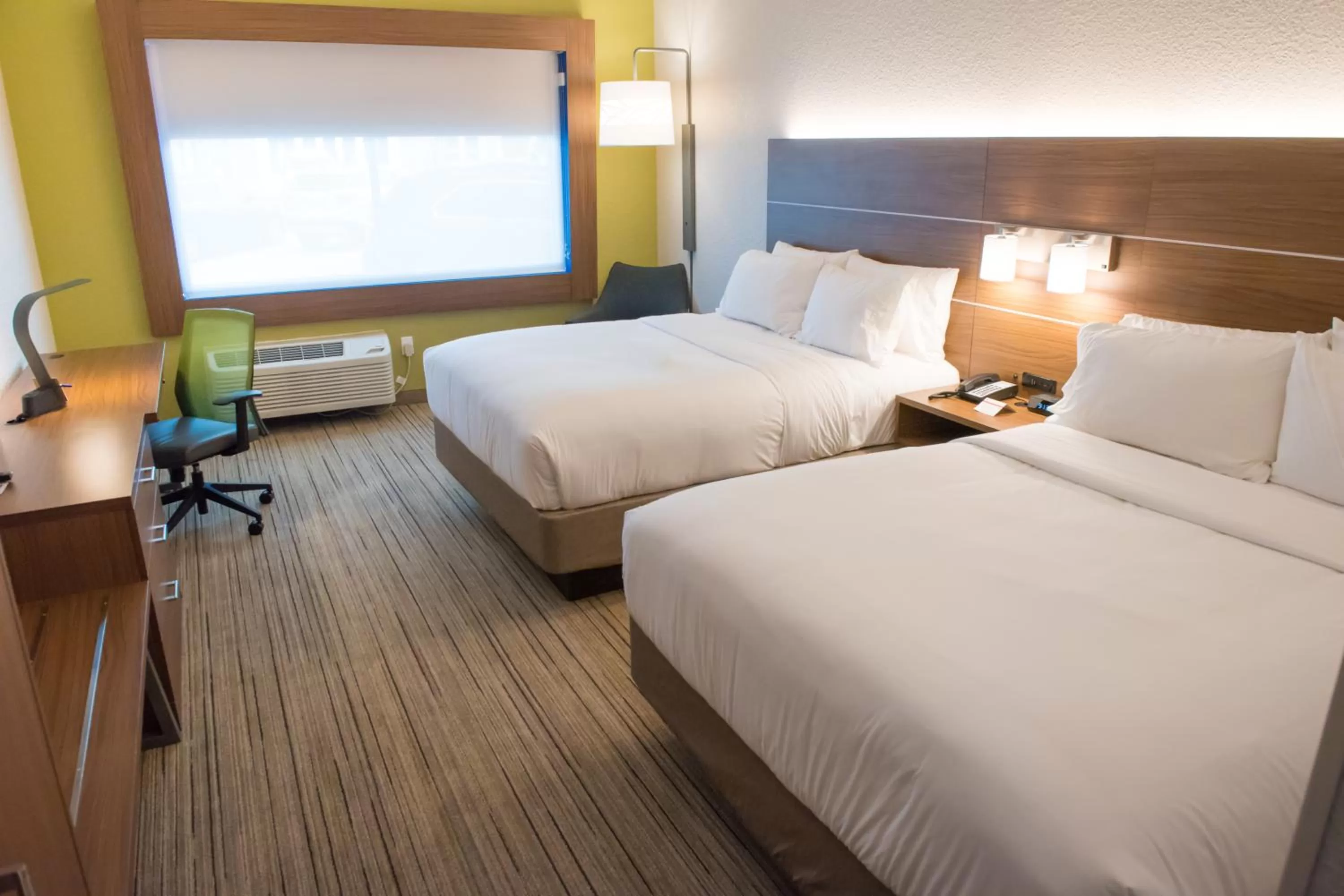 Bed in Holiday Inn Express & Suites Dayton North - Vandalia by IHG