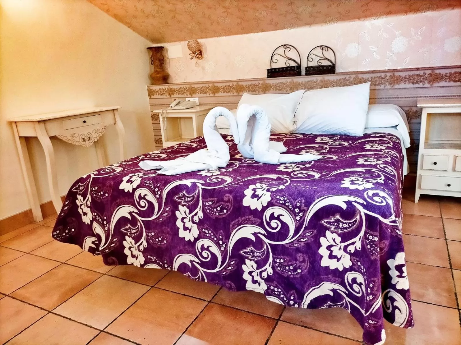 Bedroom, Bed in Abadía Hotel