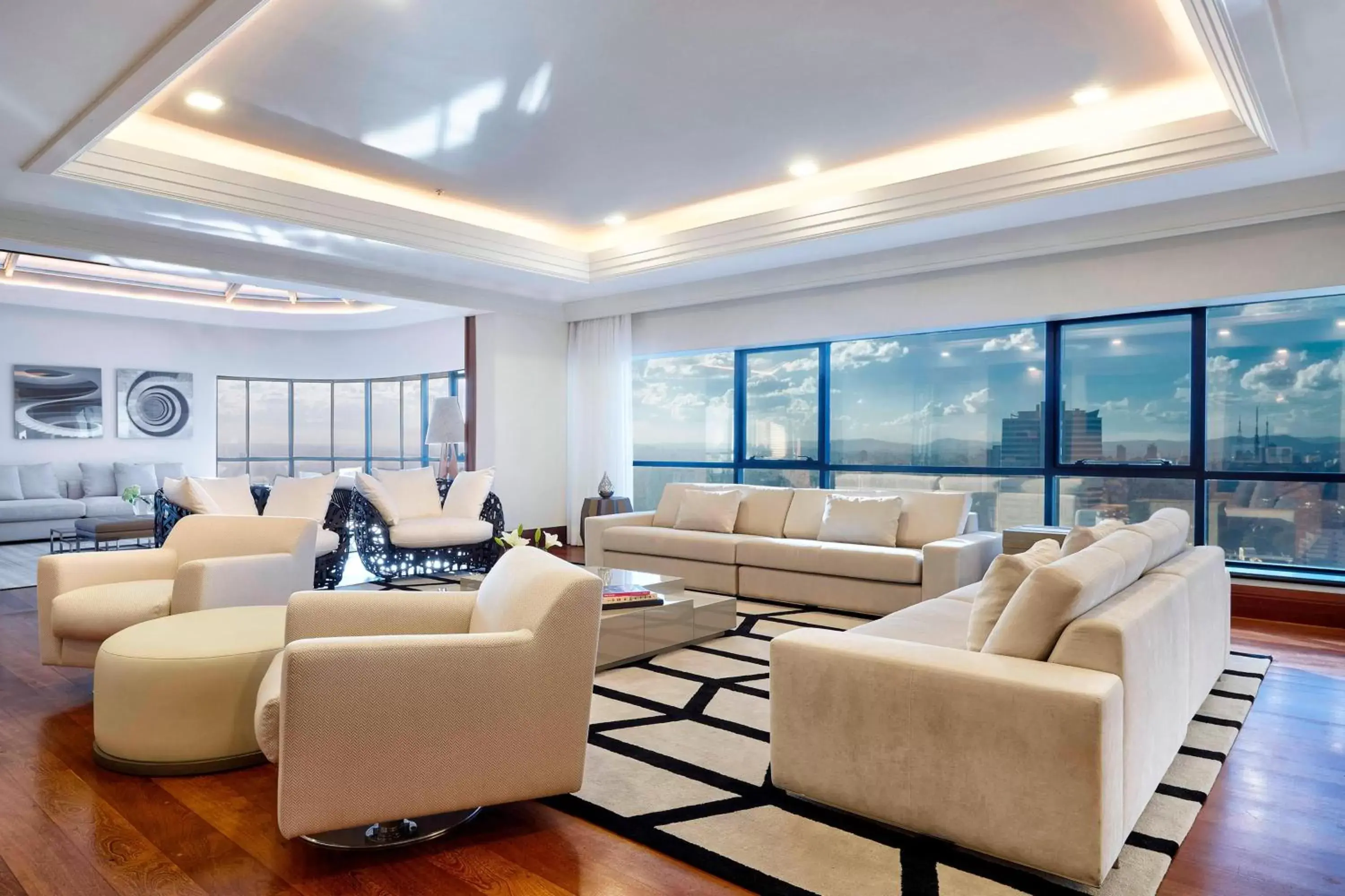 Living room, Seating Area in Renaissance São Paulo Hotel