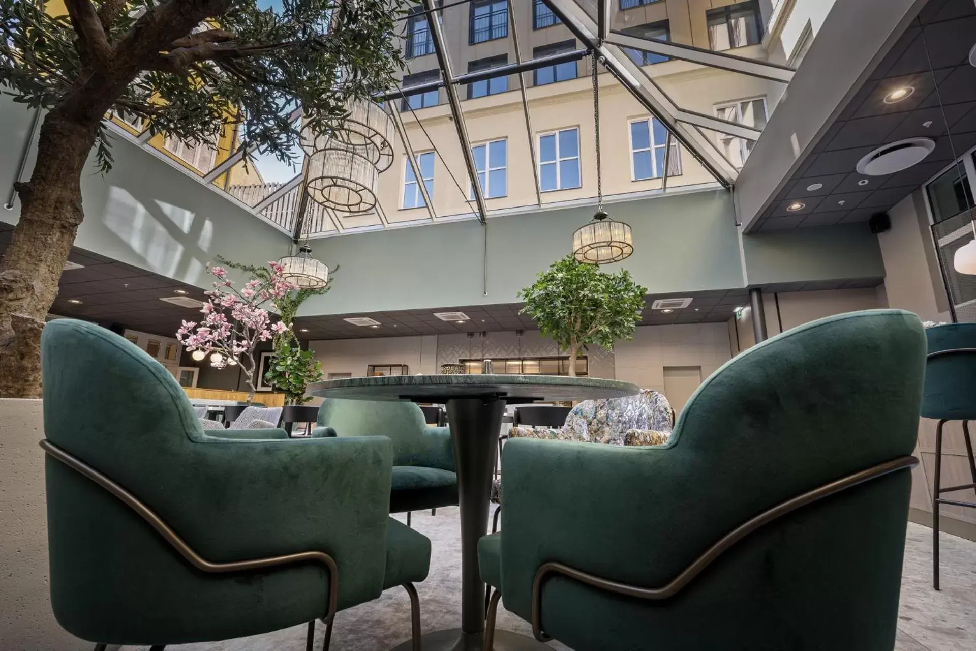 Restaurant/places to eat in Karl Johan Hotel
