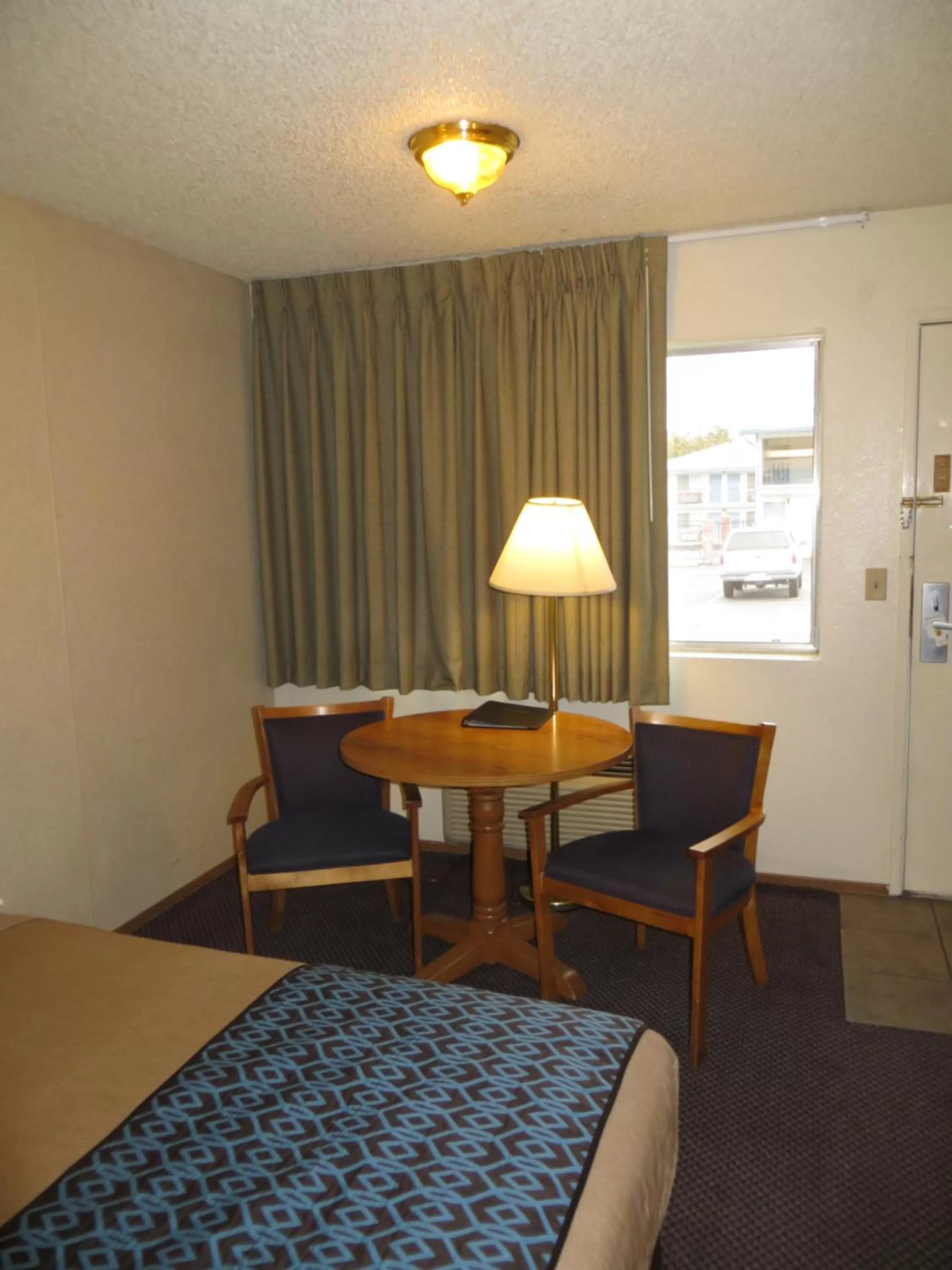 Seating area in Super 8 by Wyndham Susanville