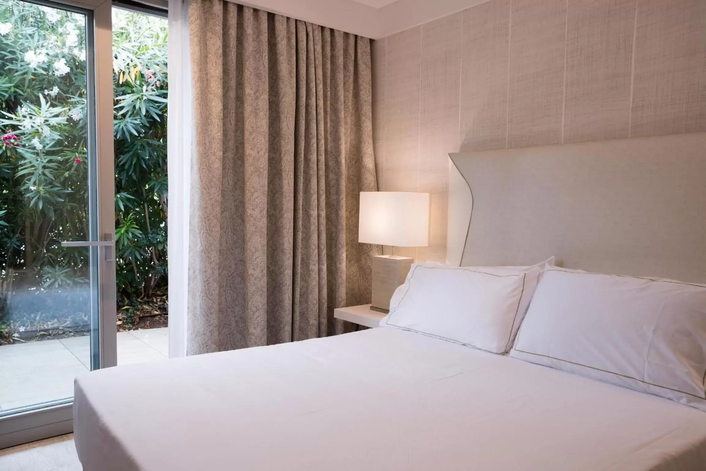 Classic Double Room in Splendido Bay Luxury Spa Resort