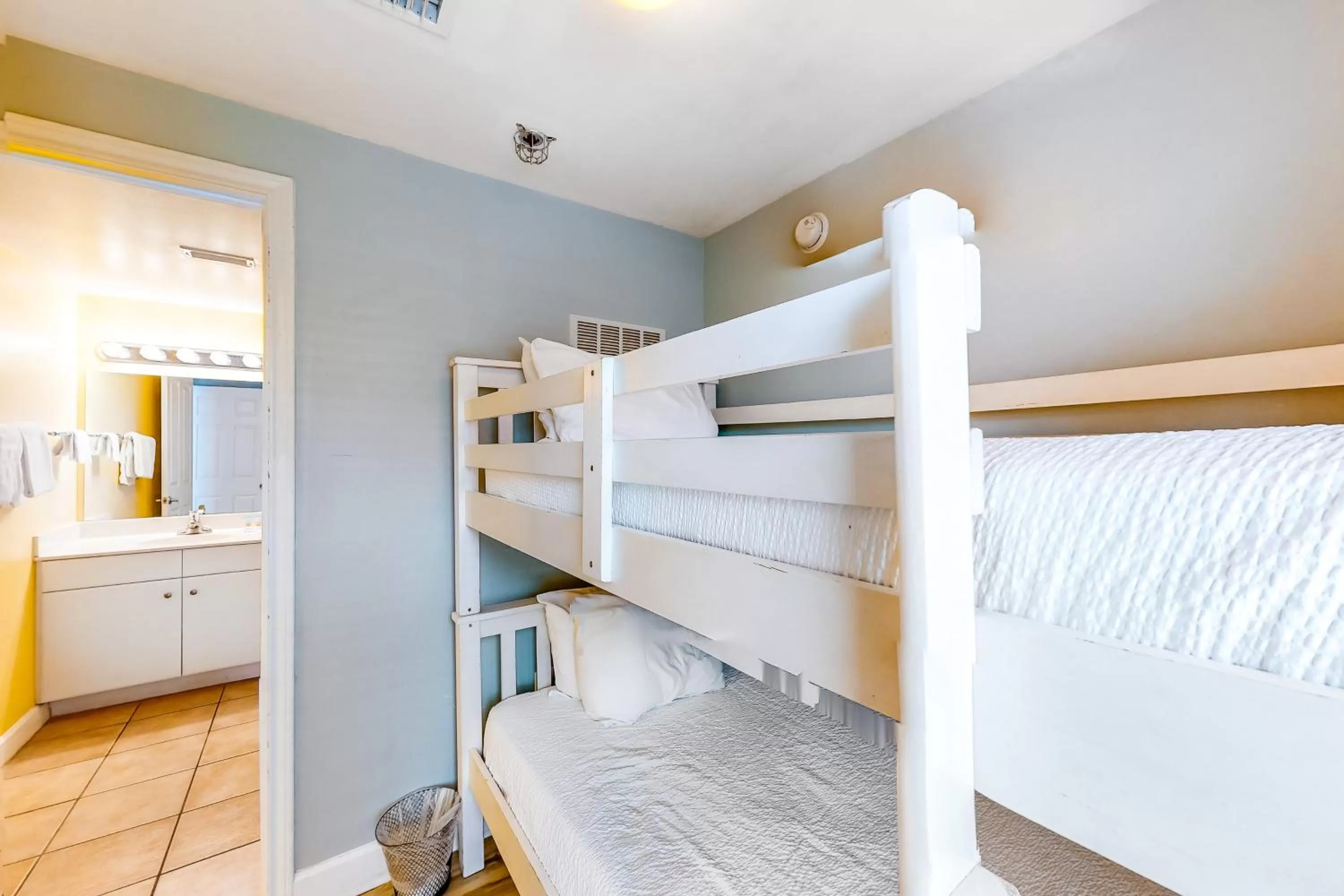 Bunk Bed in Shores of Panama 1517