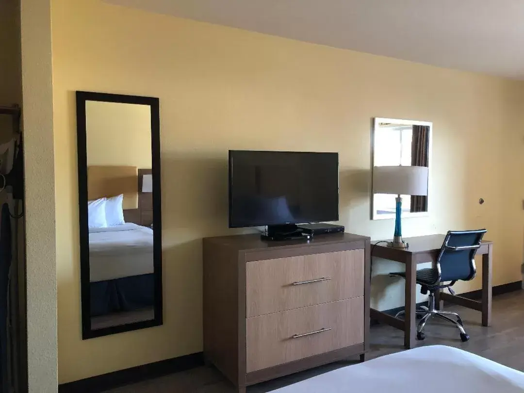 TV and multimedia, TV/Entertainment Center in Days Inn by Wyndham Hayward Airport