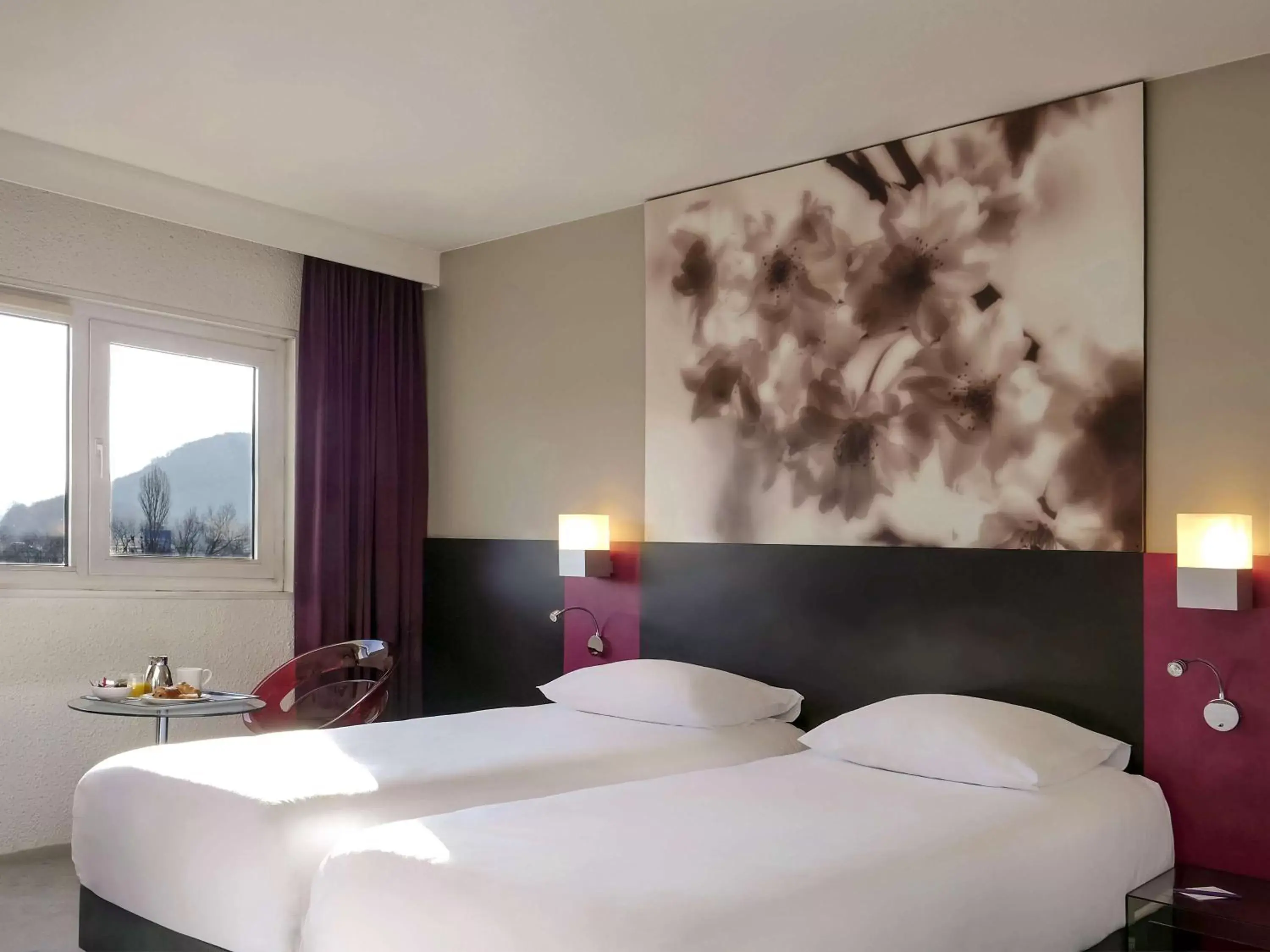 Photo of the whole room, Bed in Mercure Annemasse Porte De Genève